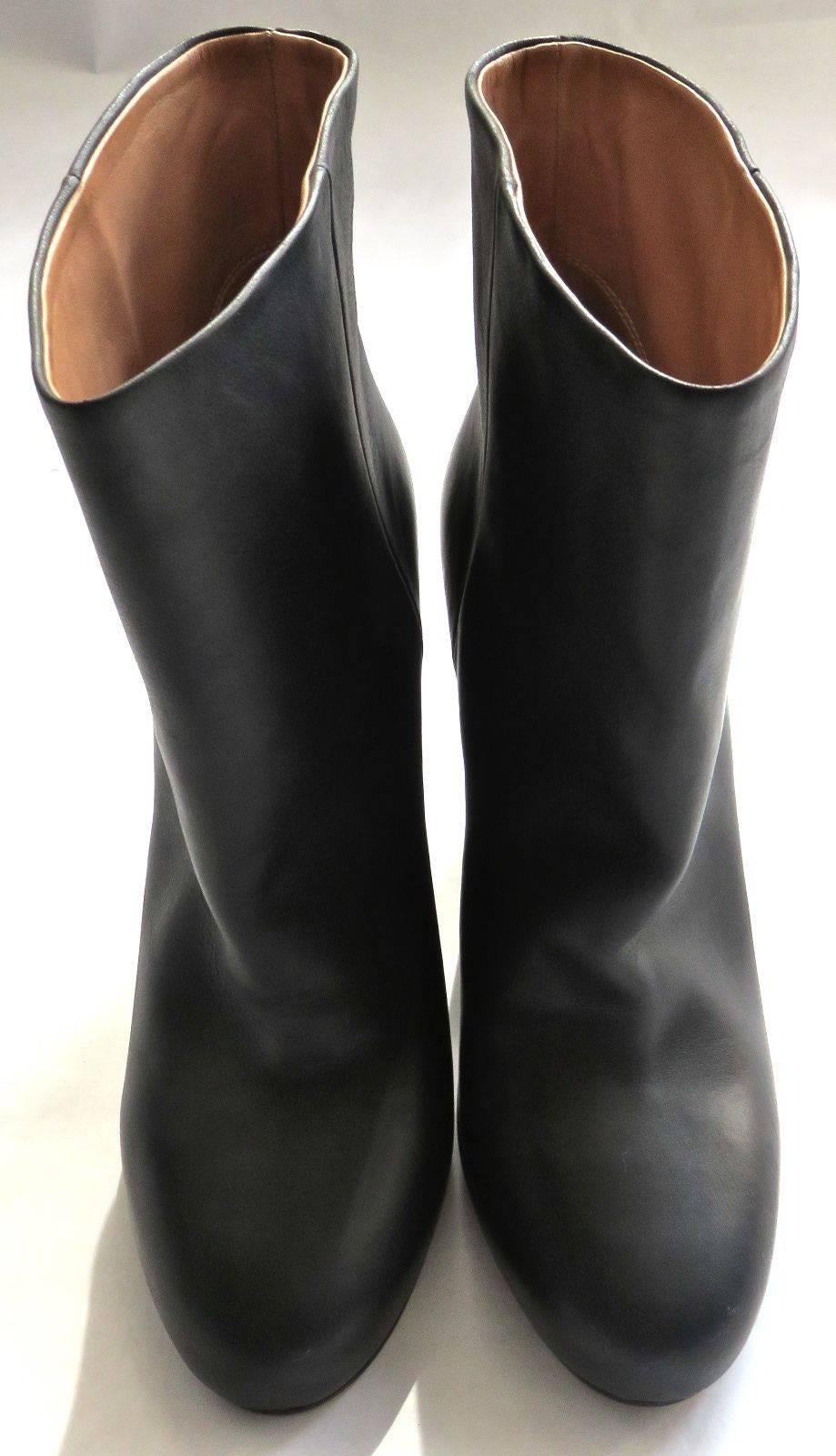 New MAISON MARTIN MARGIELA Black Heel-in-heel leather boots 1