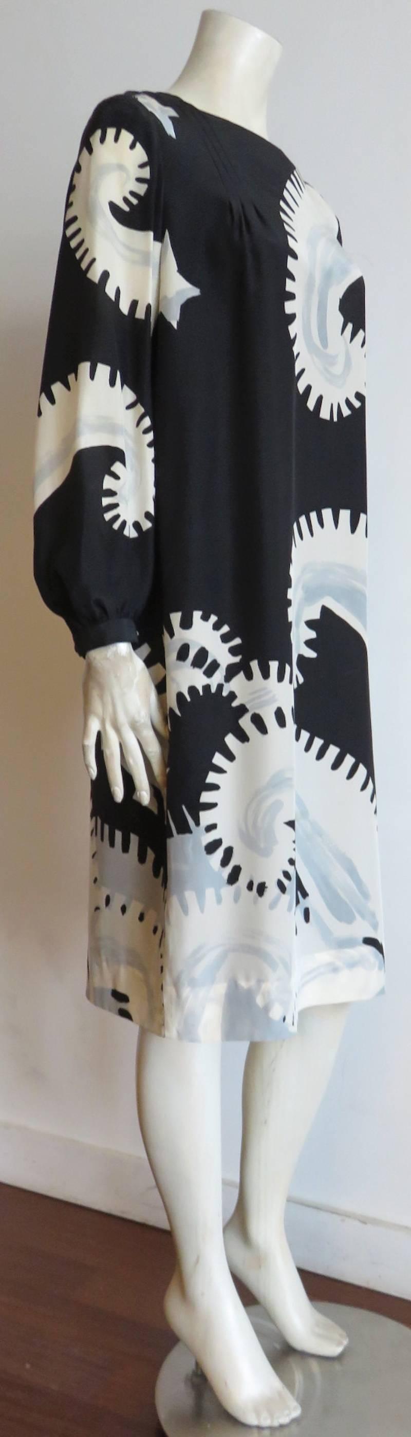 1980's MICHAELE VOLLBRACHT Printed silk dress In Excellent Condition In Newport Beach, CA