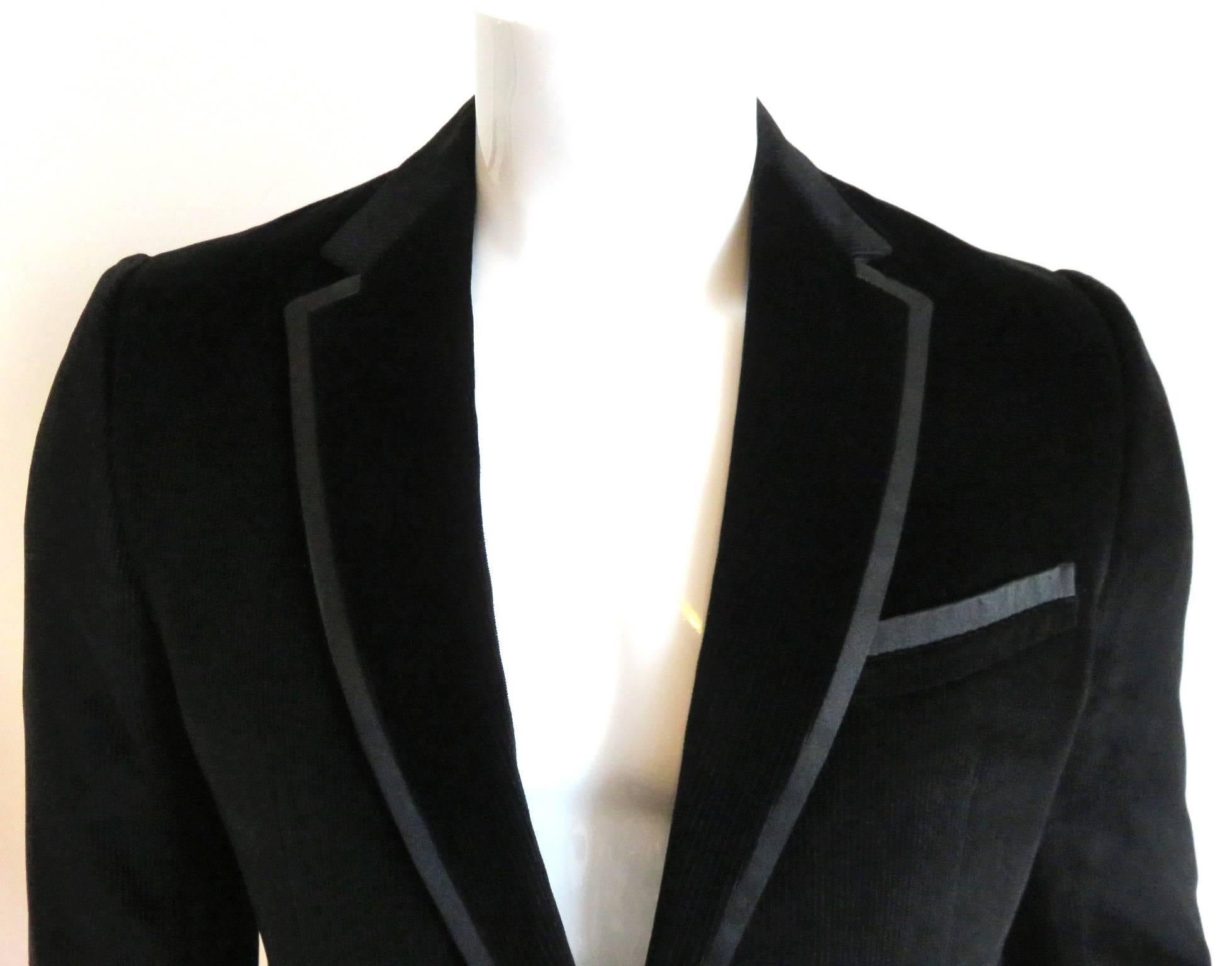 EDITOR'S NOTES:

Never-worn, GUCCI ITALY, plush, black pin-wale corduroy, evening, tuxedo blazer jacket.

Fabric has a plush, velvety hand-feel, and was purchased as an evening, blazer jacket.

Satin edge trim details at the front lapels, and
