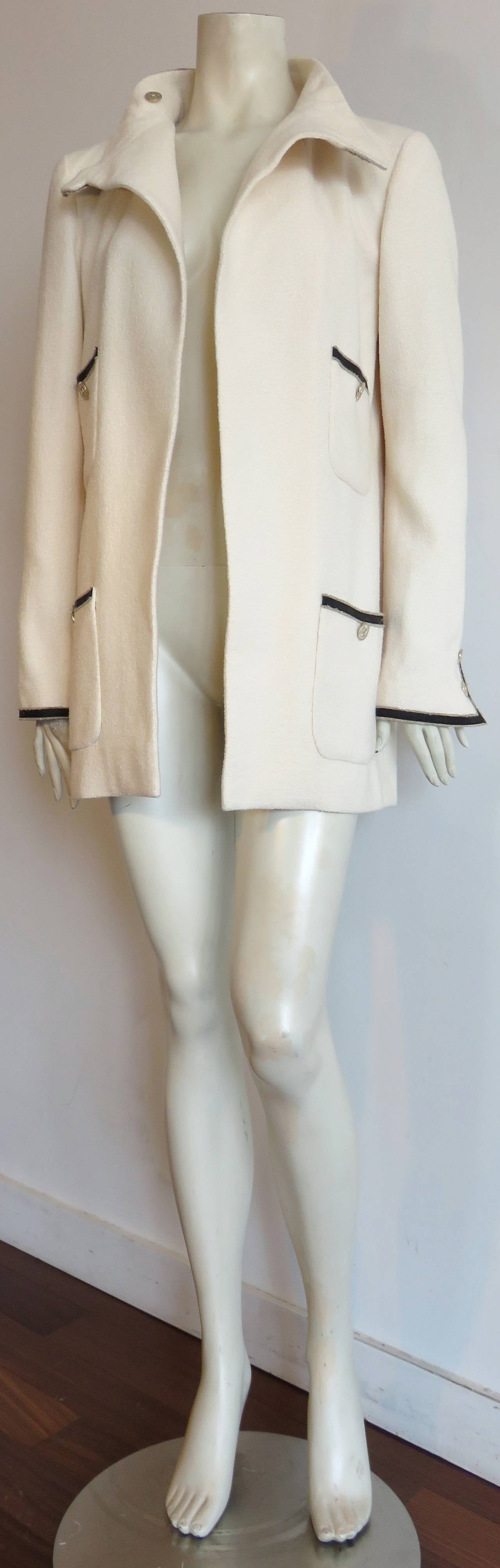CHANEL PARIS Ivory bouclé coat 2