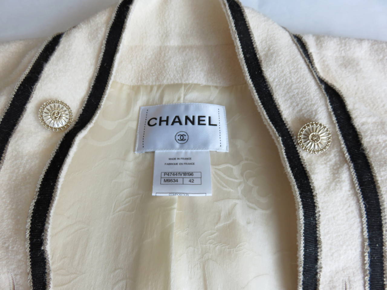 CHANEL PARIS Ivory bouclé coat 4