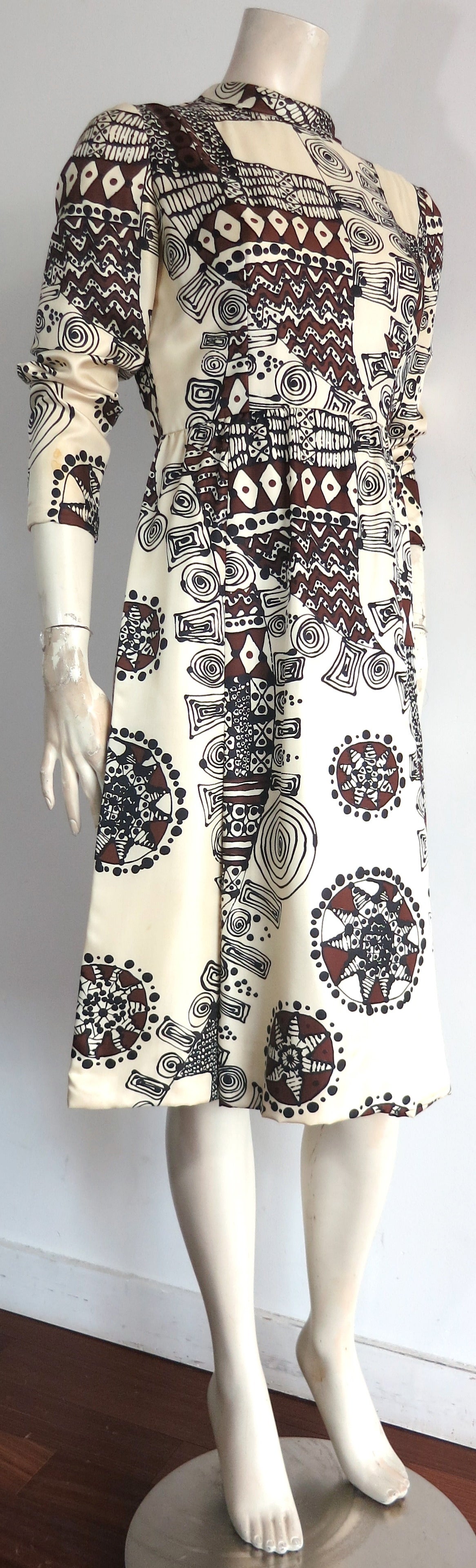 1960's ADELE SIMPSON printed silk dress.

Long, 3/4