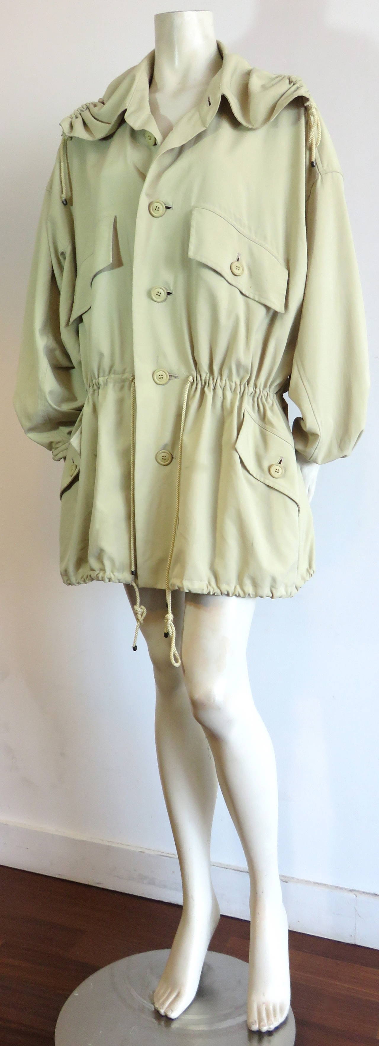 1980's ISSEY MIYAKE Windcoat hooded coat In Excellent Condition For Sale In Newport Beach, CA