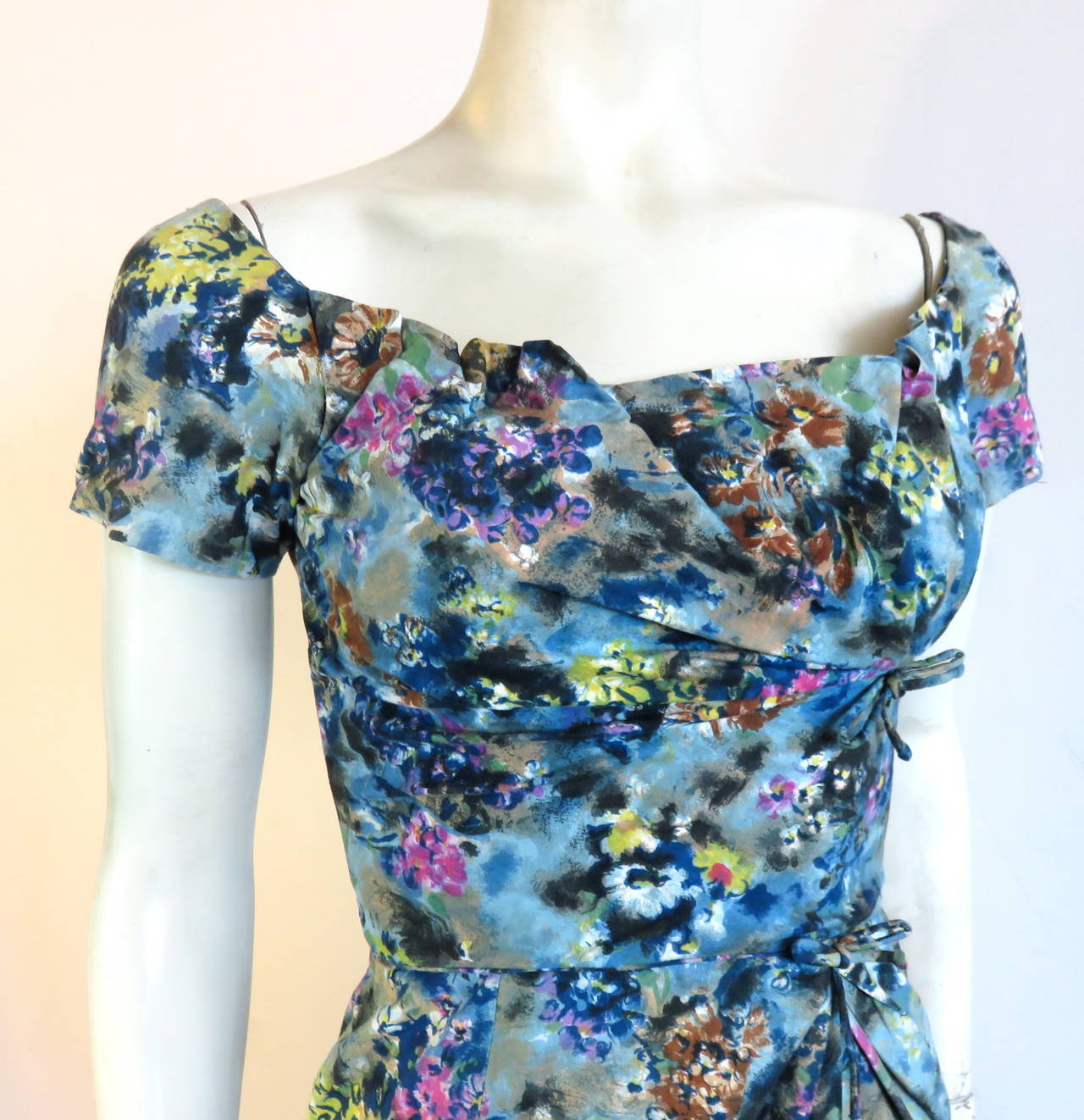 1950's CEIL CHAPMAN Floral printed dress In Good Condition For Sale In Newport Beach, CA
