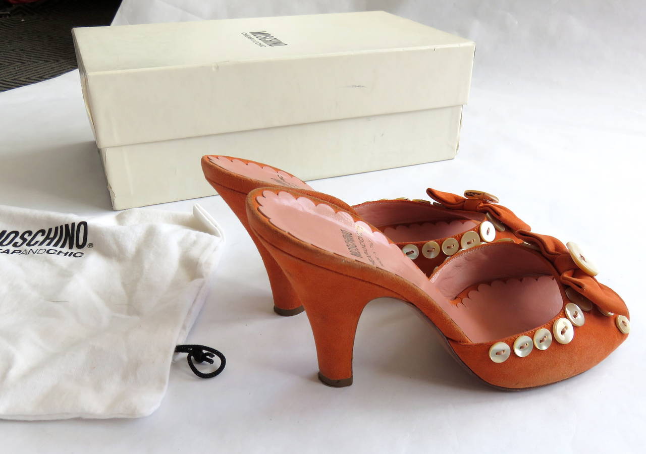 1990's MOSCHINO Button detail suede heels shoes For Sale 1