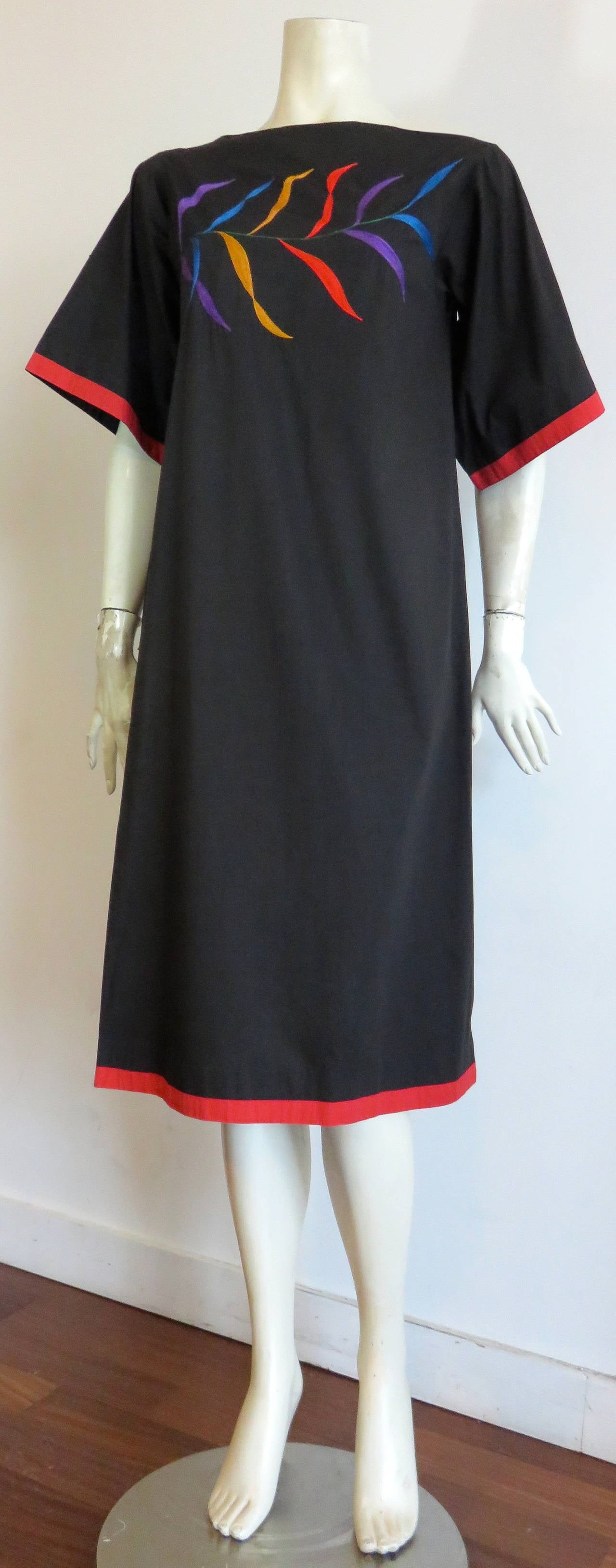 Excellent condition, 1970's TREACY LOWE, embroidered palm-leaf tunic dress.

Black cotton shell with red binding at sleeve and body hem-line.

Multi-color, palm-leaf embroidery at front chest.

Concealed, center-back zipper