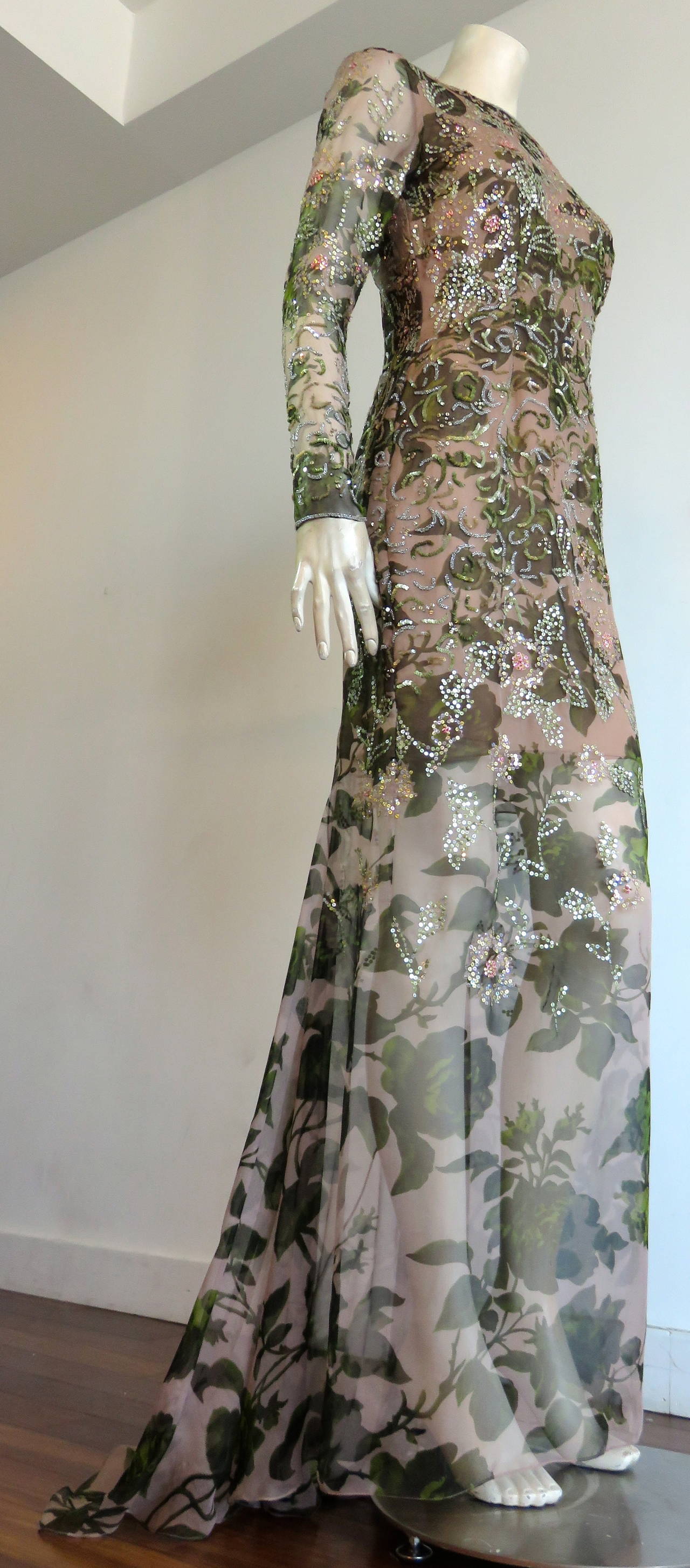 OSCAR DE LA RENTA, ravishing, silk-chiffon, evening dress with train.

Designed by the late Oscar De la Renta during the early 2000's, this gorgeous, rosy-beige tone, silk chiffon features all-over, forest, and emerald green, painted rose artwork