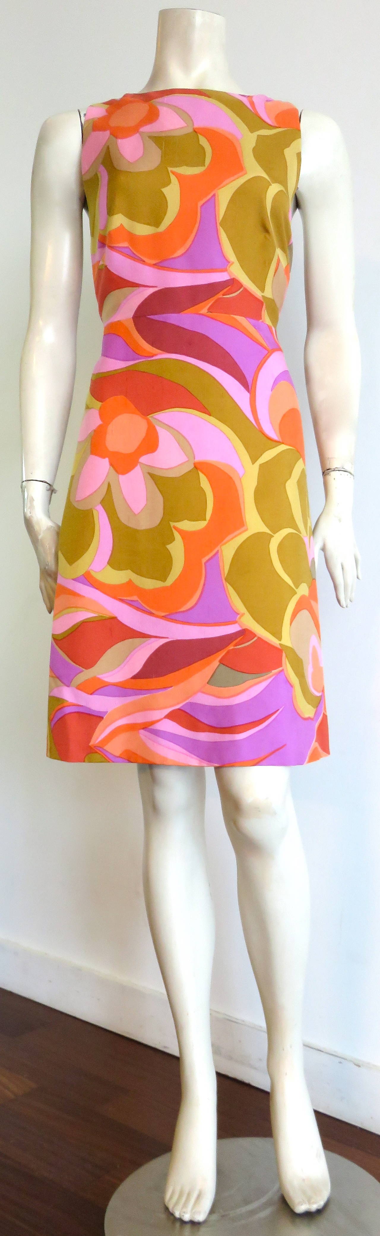 Mint condition, 1960's MADAME GRÉS Couture, floral printed, silk sun dress.

Designed during the late 1960's by Madame Grés (Alix Barton) in France.

The dress appears unworn with absolutely no signs of wear or damages.

Crisp, silk,
