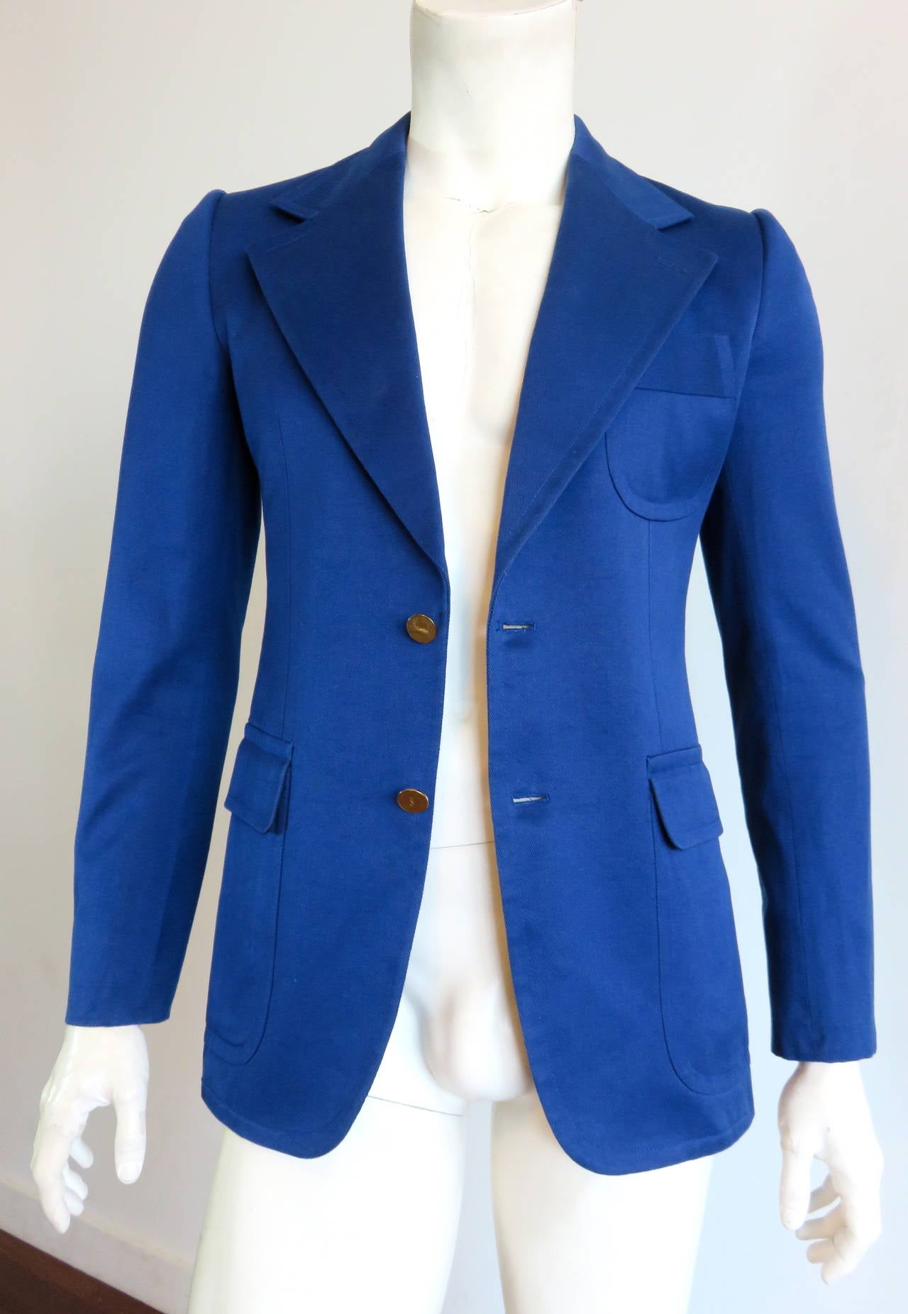 Excellent condition, YVES SAINT LAURENT by Tom Ford Men's French blue, cotton twill blazer jacket.

Logo engraved, polished metal buttons at front and cuffs.

Generously sized, front lapels, with large curved, patch pockets at left chest, and