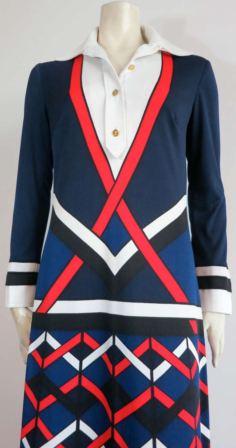 Vintage ROBERTA DI CAMERINO Trompe-l'œil knit dress.

This incredible knit dress was designed by Giuliana Camerino during the 1970's in Venice, Italy.

The dress features engineered, navy blue, red, black, and white striped printing with