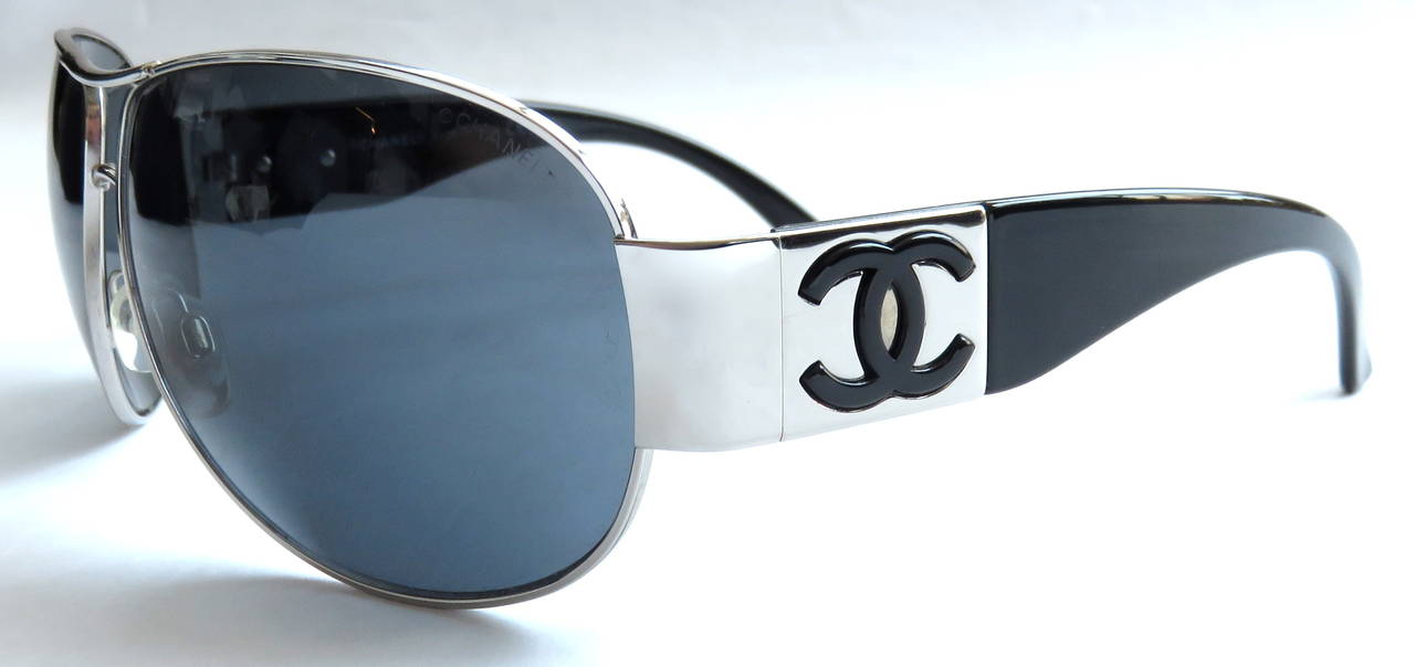 Excellent condition, CHANEL PARIS 'CC' logo sunglasses.

Polished, silver finished metal frames with large, black 'CC' logo inlay detail at, black side temples.

Black tinted lens with no scratches or damages.

Made in Italy, as