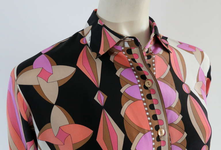 Excellent condition AVERARDO BESSI Silk shirt.

The shirt was designed by Averardo Bessi in Italy during the 1970's, and was originally purchased at Delle Celle NYC, as labeled.

Multi-color, engineered printing throughout with border print