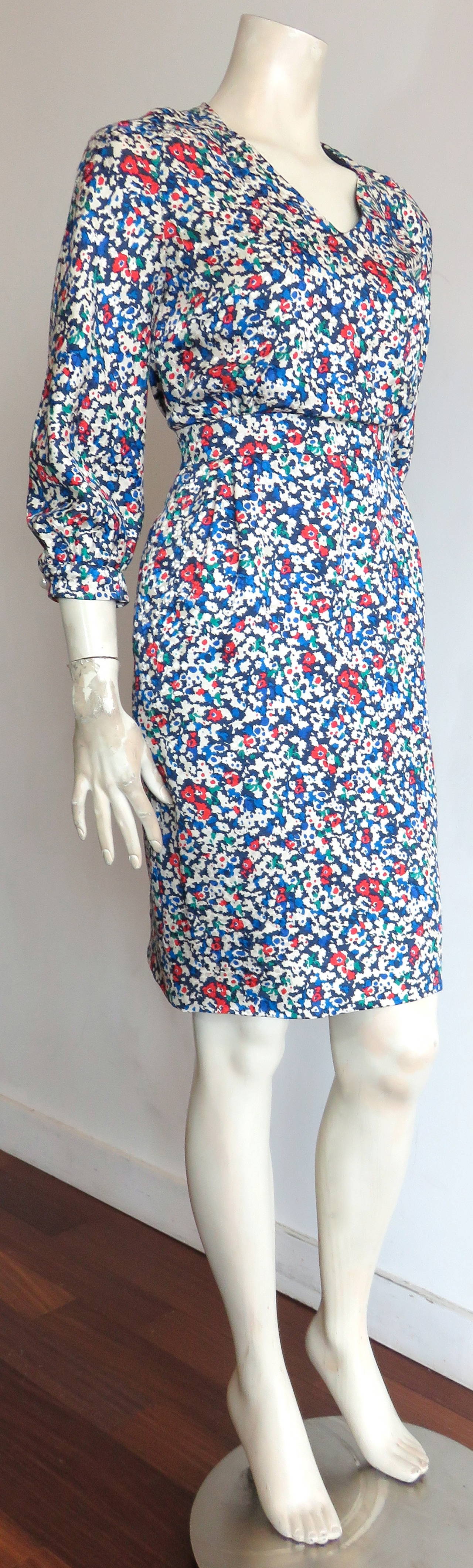 1980's VALENTINO Silk floral day dress In Excellent Condition For Sale In Newport Beach, CA