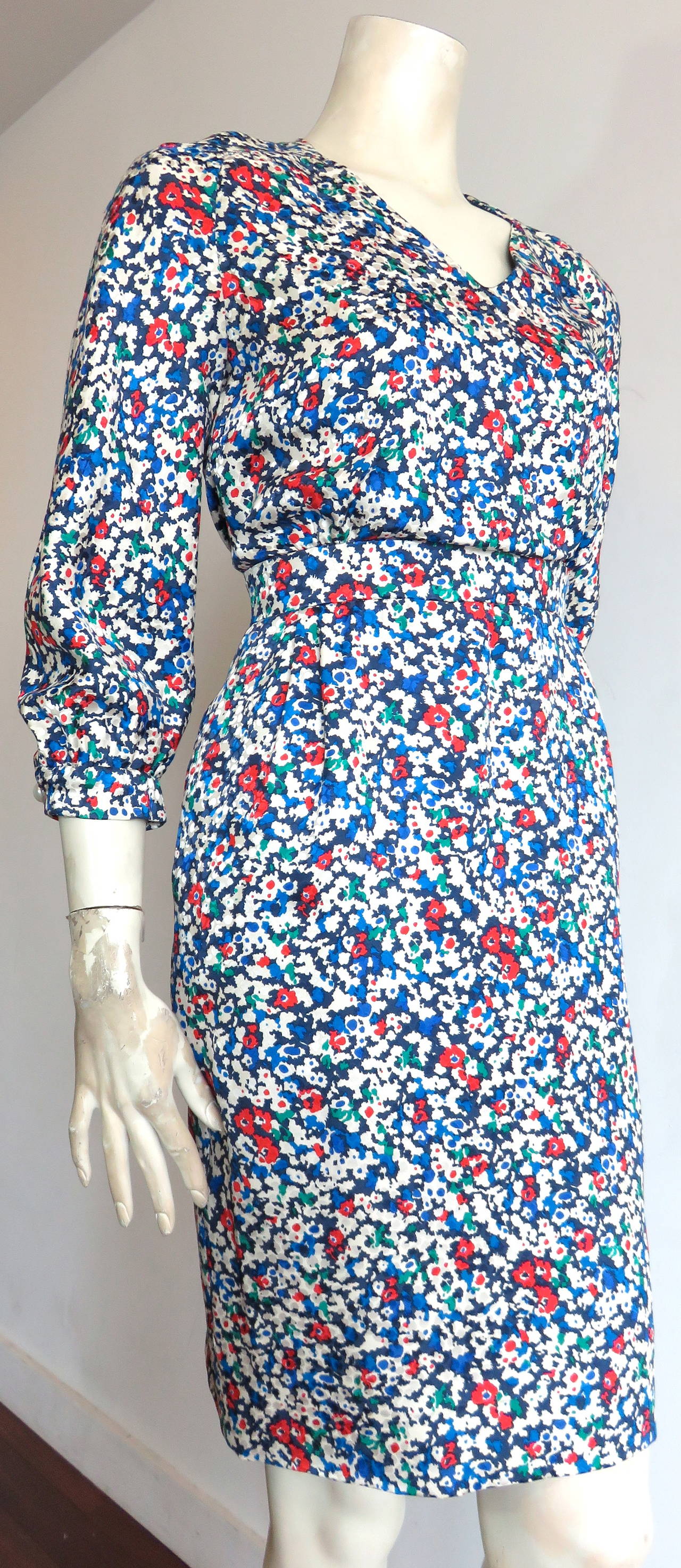 1980's VALENTINO Silk floral day dress For Sale 1