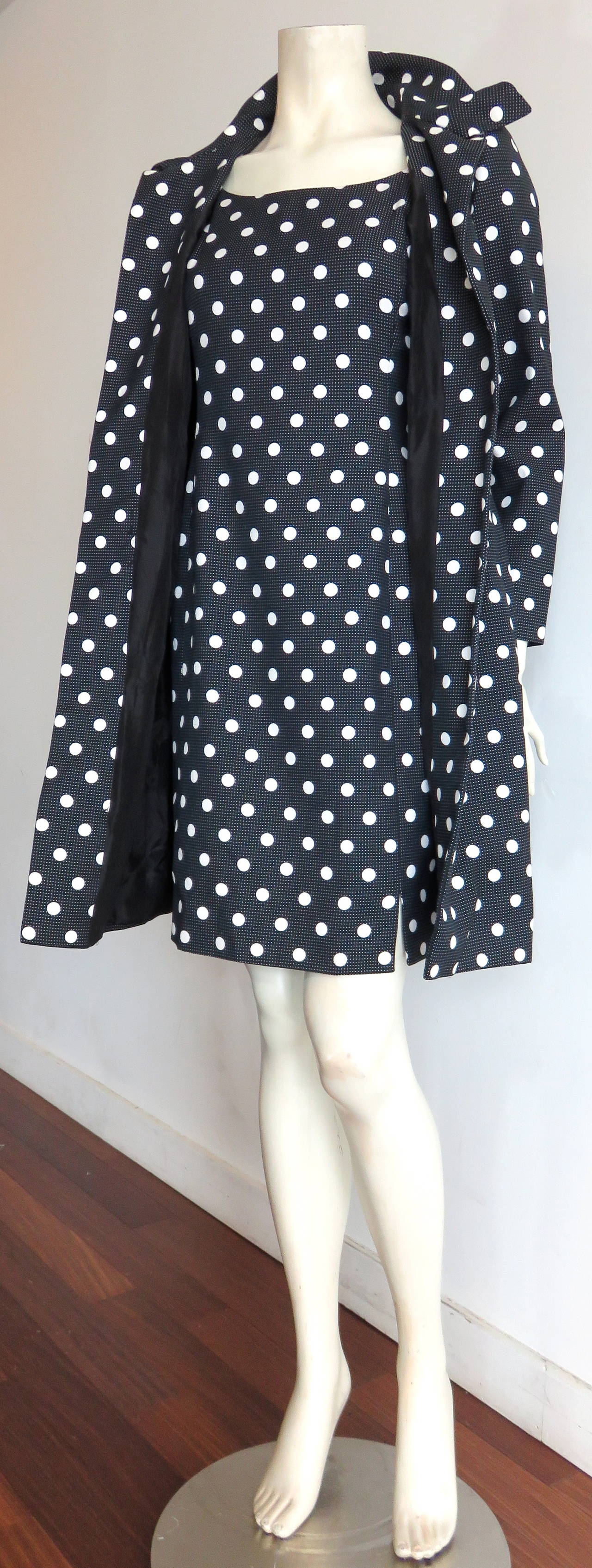 Excellent condition, 1990's OSCAR DE LA RENTA, Polka-dot 2pc. dress & coat set.

This stunning set is made of woven, jacquard fabric with all-over, woven, polka dot motif.  The ground fabric features woven ripstop construction with mini-dotted