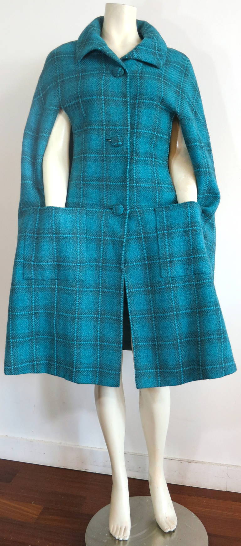 Women's 1950s SYBIL CONNOLLY Irish tweed plaid cape coat For Sale