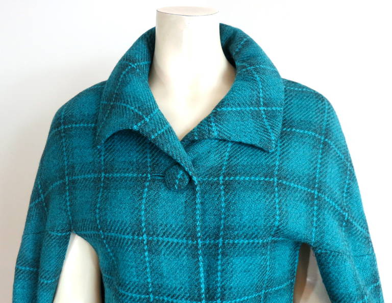 Blue 1950s SYBIL CONNOLLY Irish tweed plaid cape coat For Sale