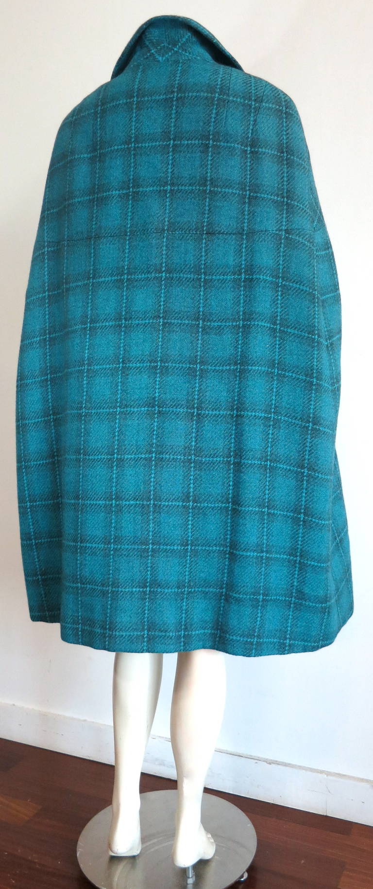 1950s SYBIL CONNOLLY Irish tweed plaid cape coat For Sale 1