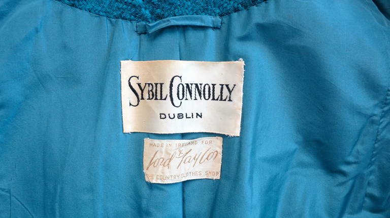 1950s SYBIL CONNOLLY Irish tweed plaid cape coat For Sale 2