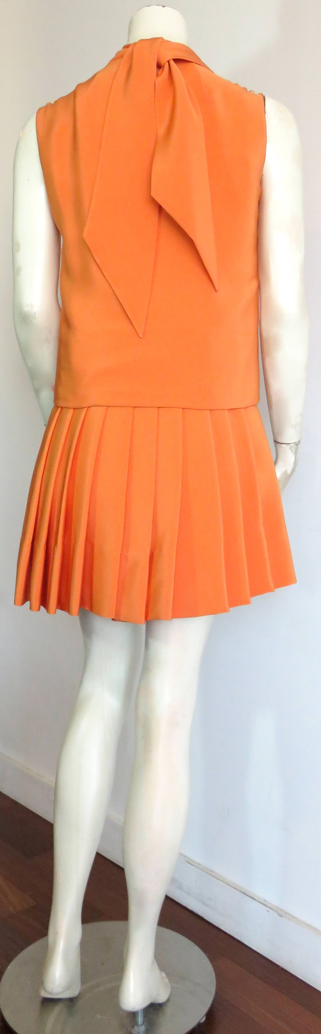 1960's NORMAN NORELL 2pc. Silk knife-pleat dress set In Excellent Condition For Sale In Newport Beach, CA