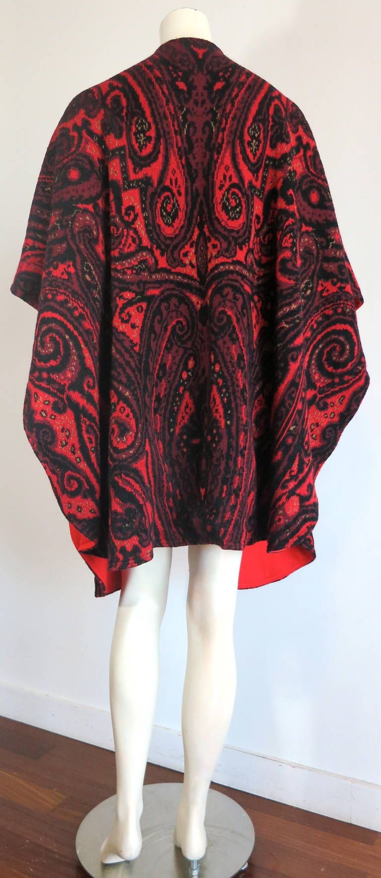 1980s JEAN-LOUIS SCHERRER PARIS Paisley sweater cape wrap In Excellent Condition For Sale In Newport Beach, CA