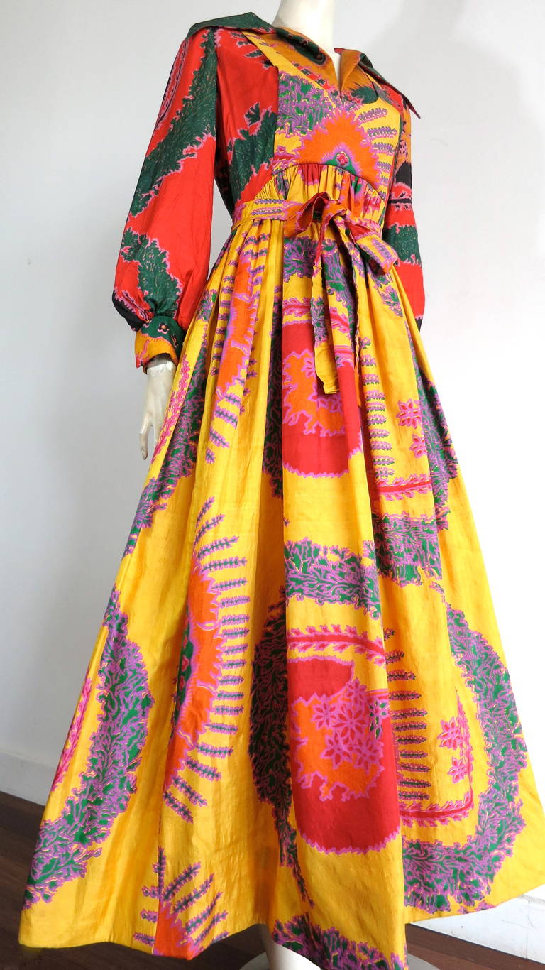 1970s GEOFFREY BEENE Silk 'Bohemian' style long dress.

Beautiful, pure silk, 