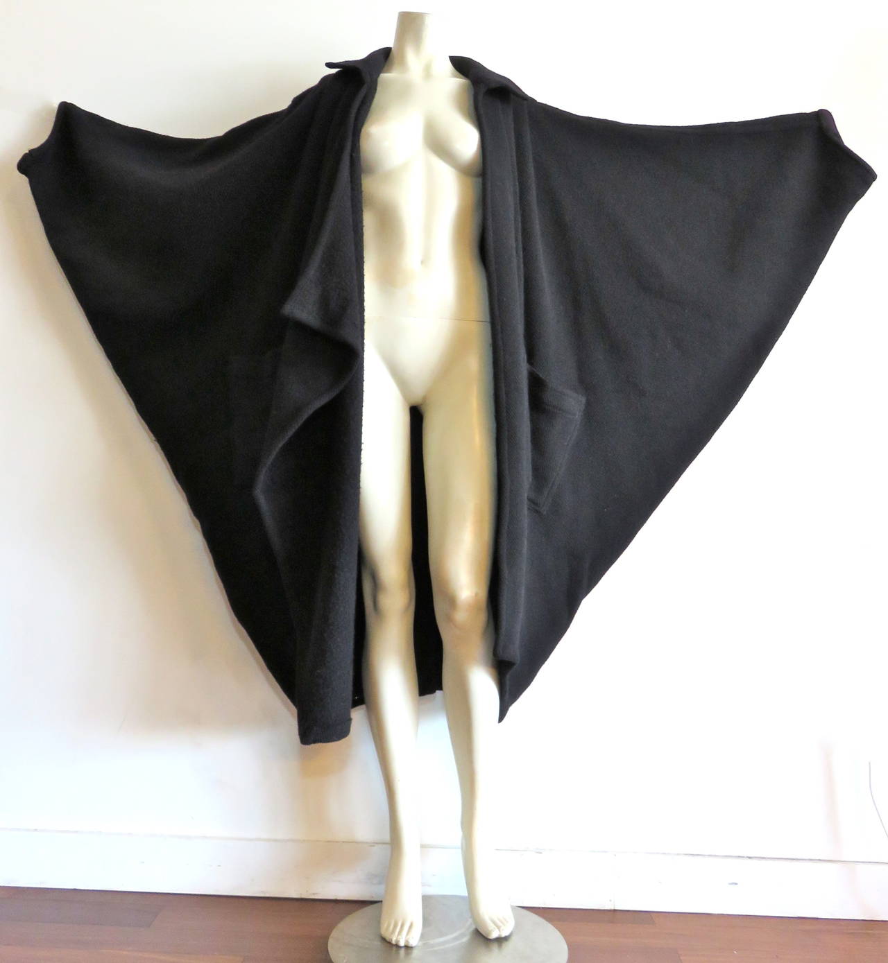1976 ISSEY MIYAKE Oversized batwing cocoon coat In Excellent Condition For Sale In Newport Beach, CA