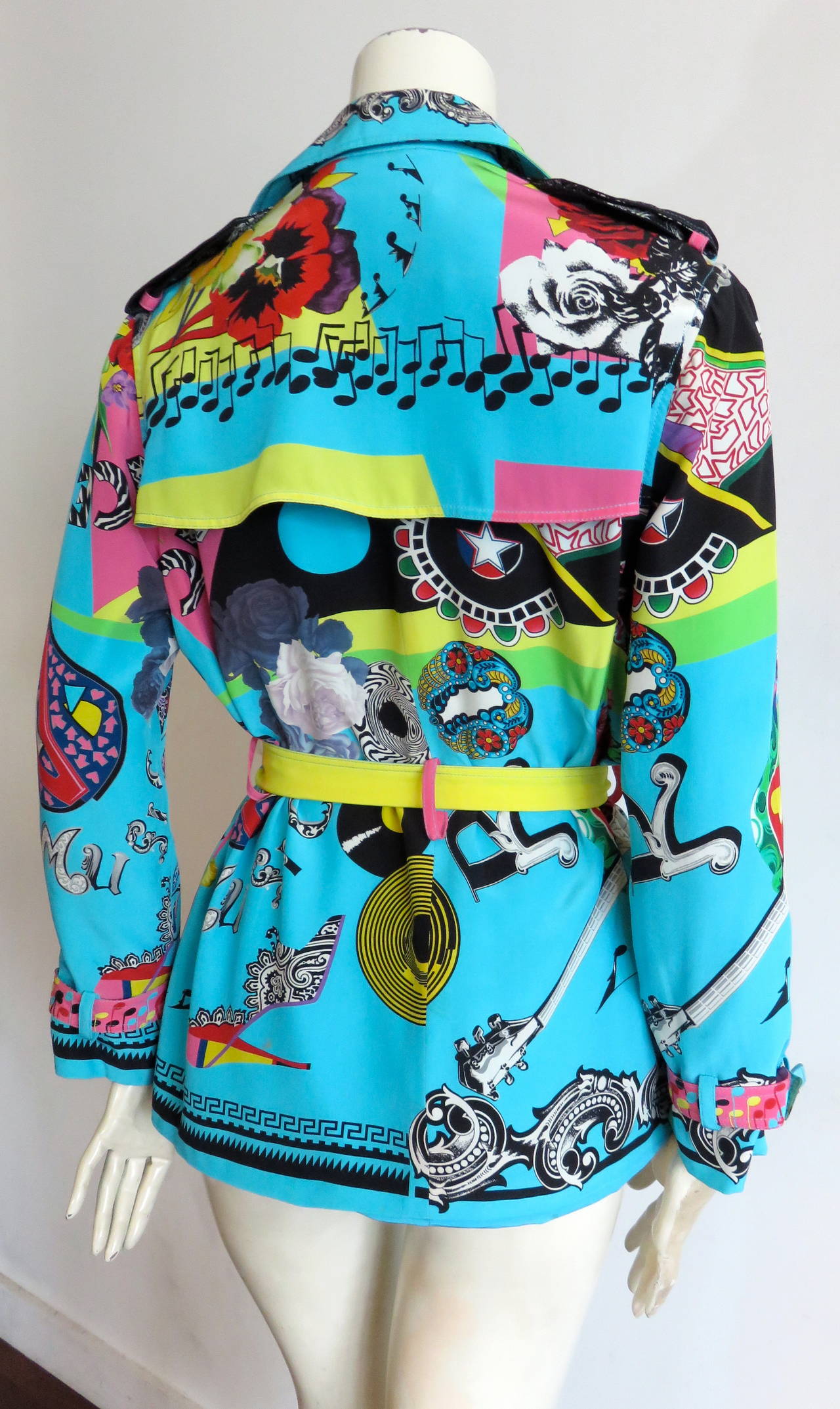 Recent VERSACE Music Print pure silk belted jacket For Sale 2