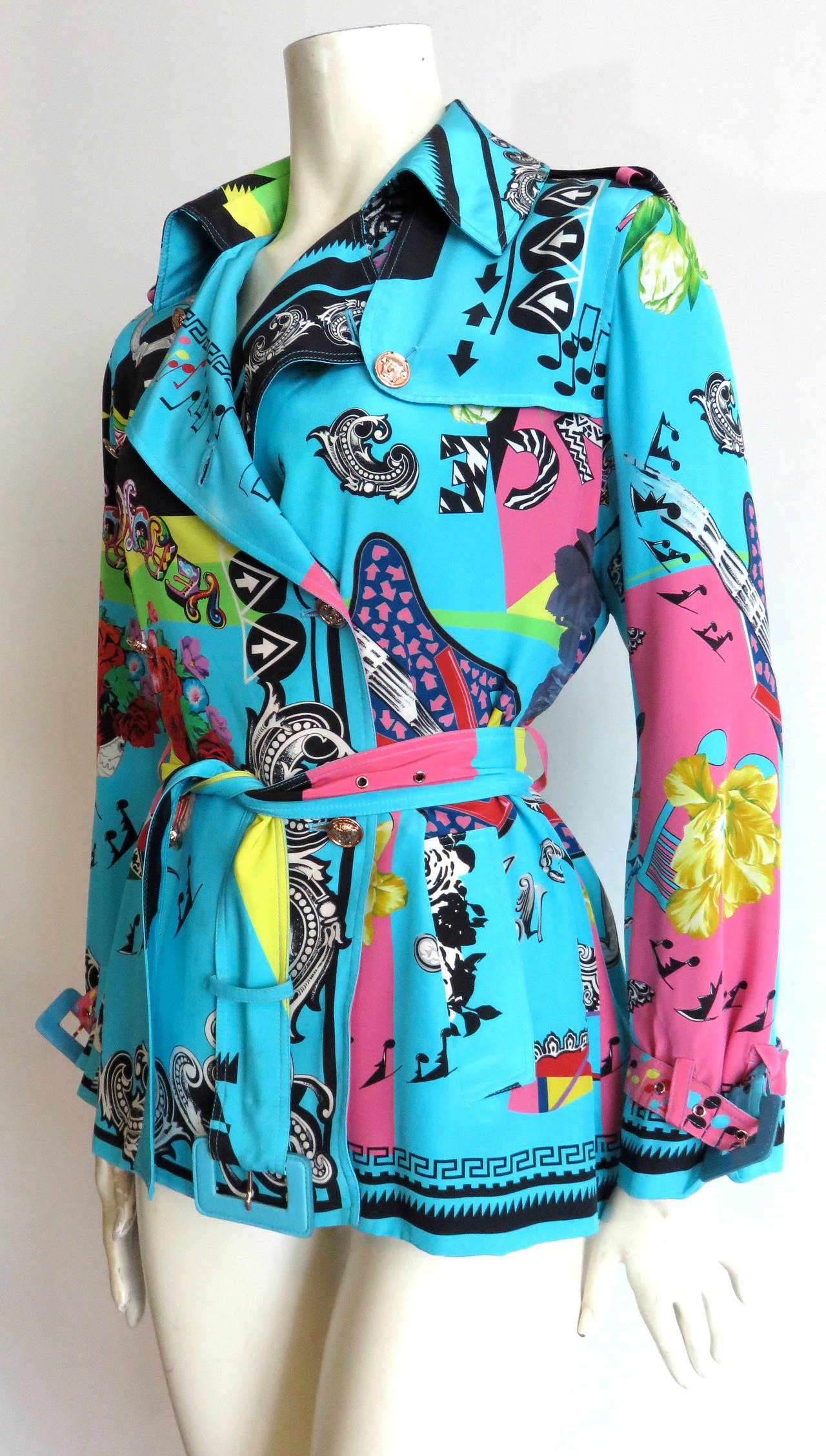 Women's Recent VERSACE Music Print pure silk belted jacket For Sale