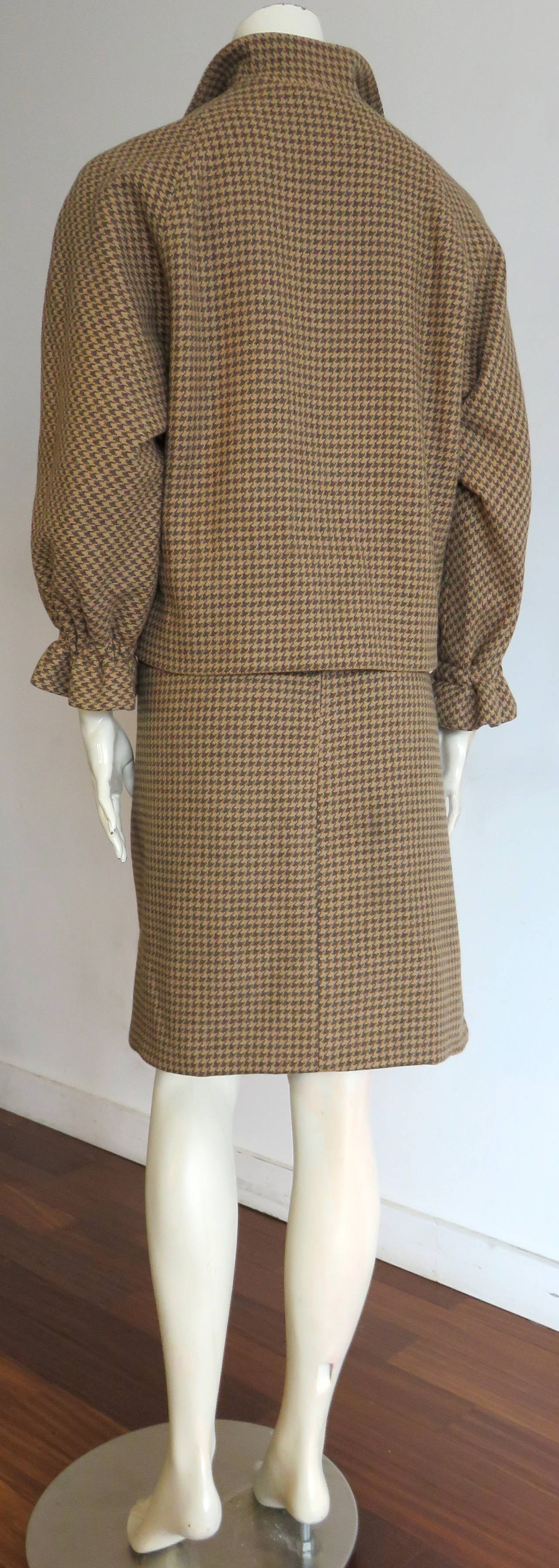 1960's PIERRE CARDIN PARIS Wool houndstooth skirt suit For Sale 3