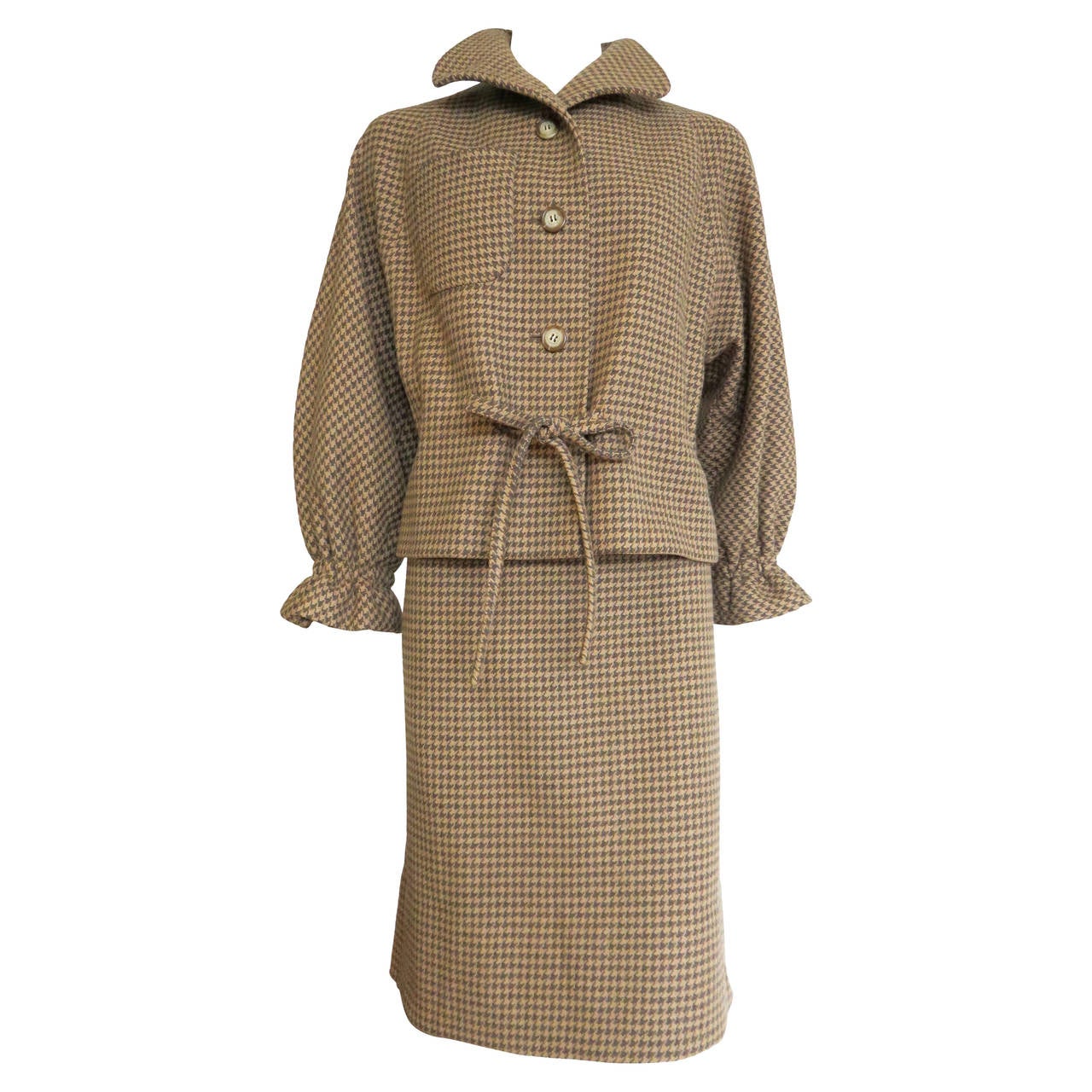1960's PIERRE CARDIN PARIS Wool houndstooth skirt suit For Sale