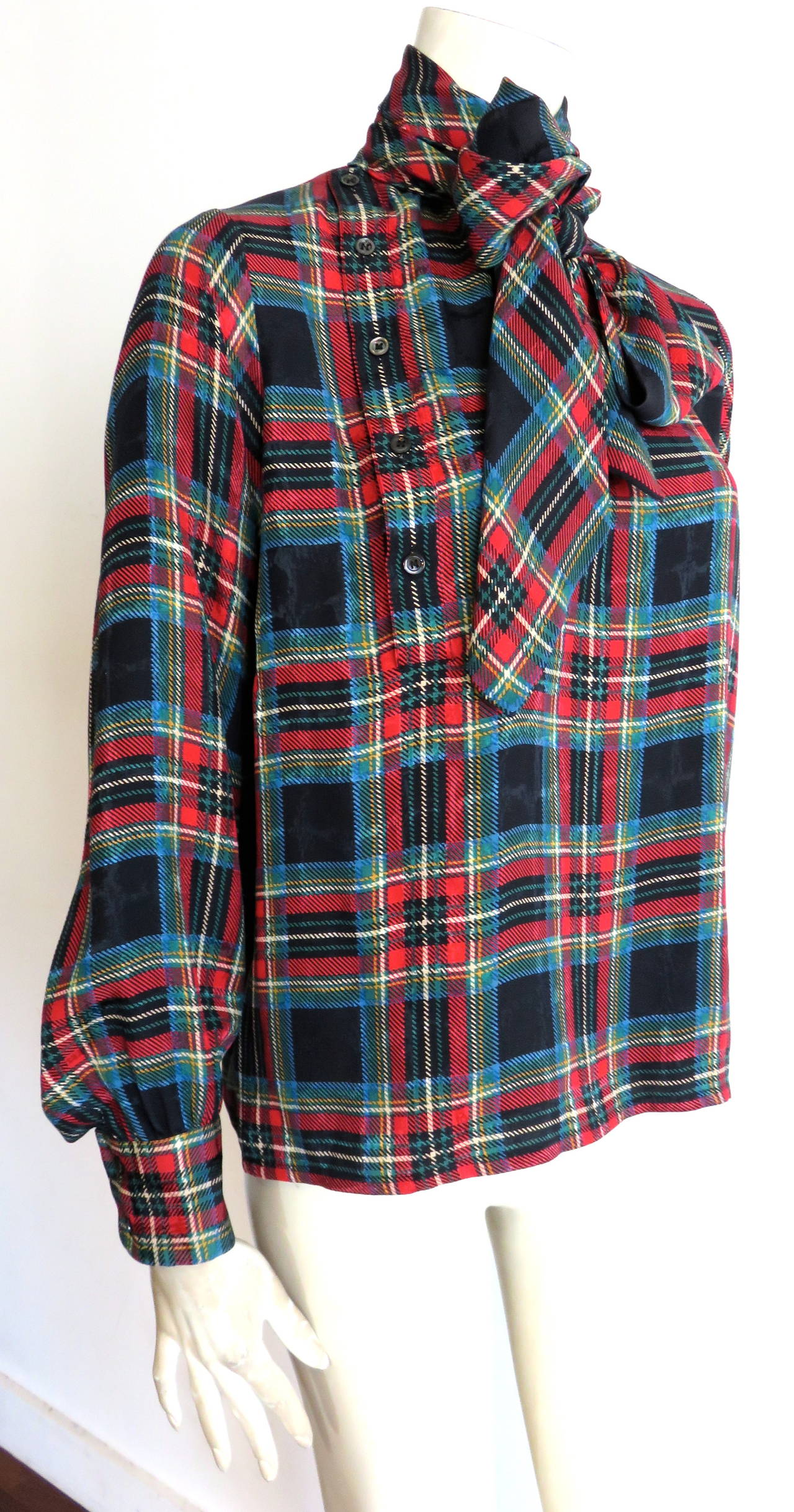 1970's YVES SAINT LAURENT Plaid silk blouse YSL In Excellent Condition For Sale In Newport Beach, CA
