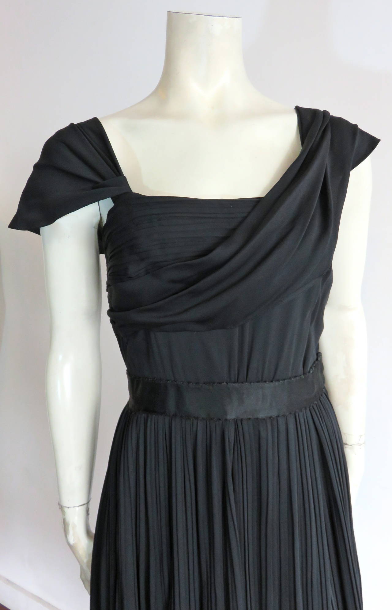 Black 1950's MAINBOCHER Draped black silk cocktail dress For Sale