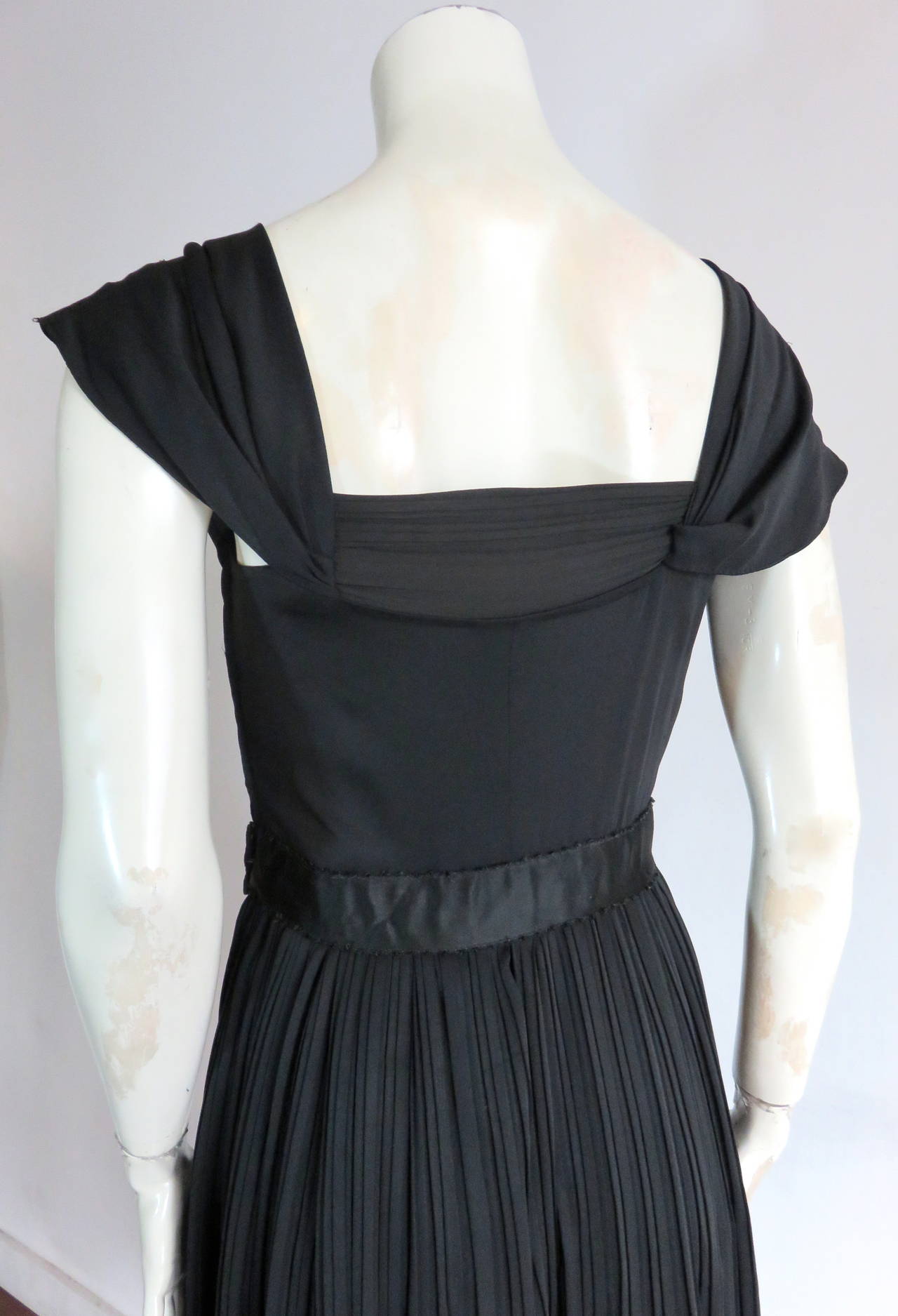 1950's MAINBOCHER Draped black silk cocktail dress For Sale 3