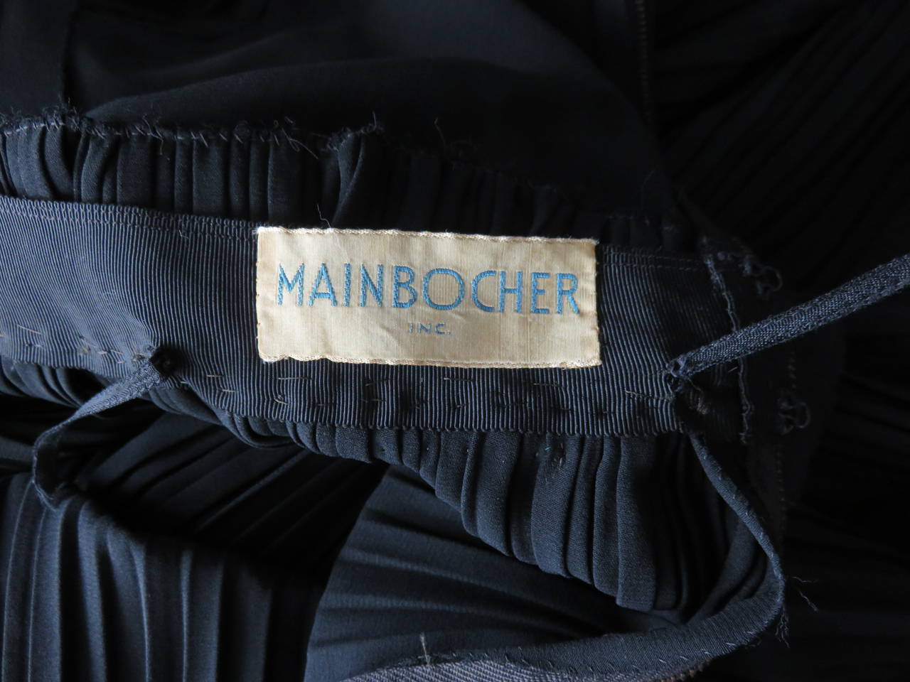 1950's MAINBOCHER Draped black silk cocktail dress For Sale 5