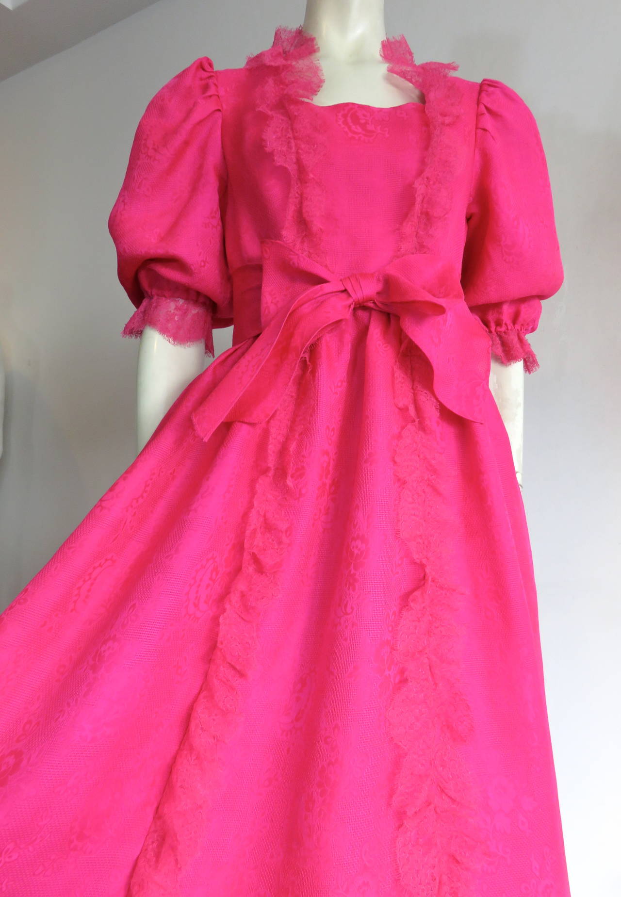 1970's NINA RICCI PARIS Haute pink silk evening gown In Excellent Condition For Sale In Newport Beach, CA