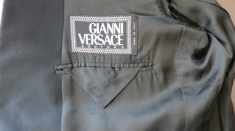 1990's GIANNI VERSACE COUTURE Men's satin applique tuxedo jacket For Sale 3