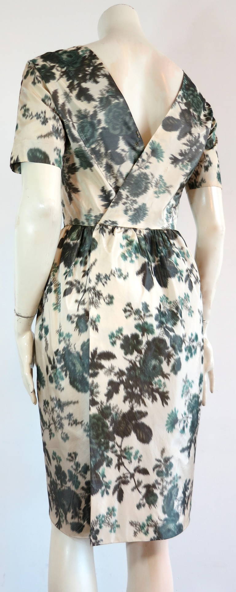 1950's EISA / BALENCIAGA Silk taffeta couture dress For Sale 4