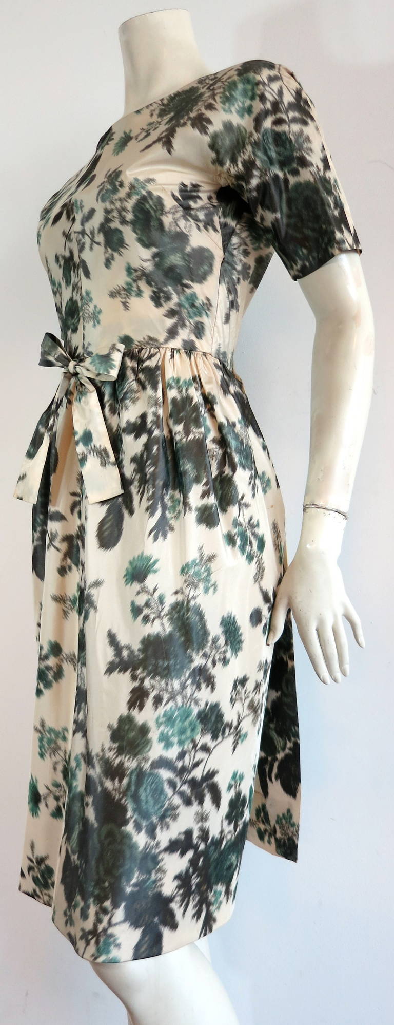 1950's EISA / BALENCIAGA Silk taffeta couture dress For Sale 1
