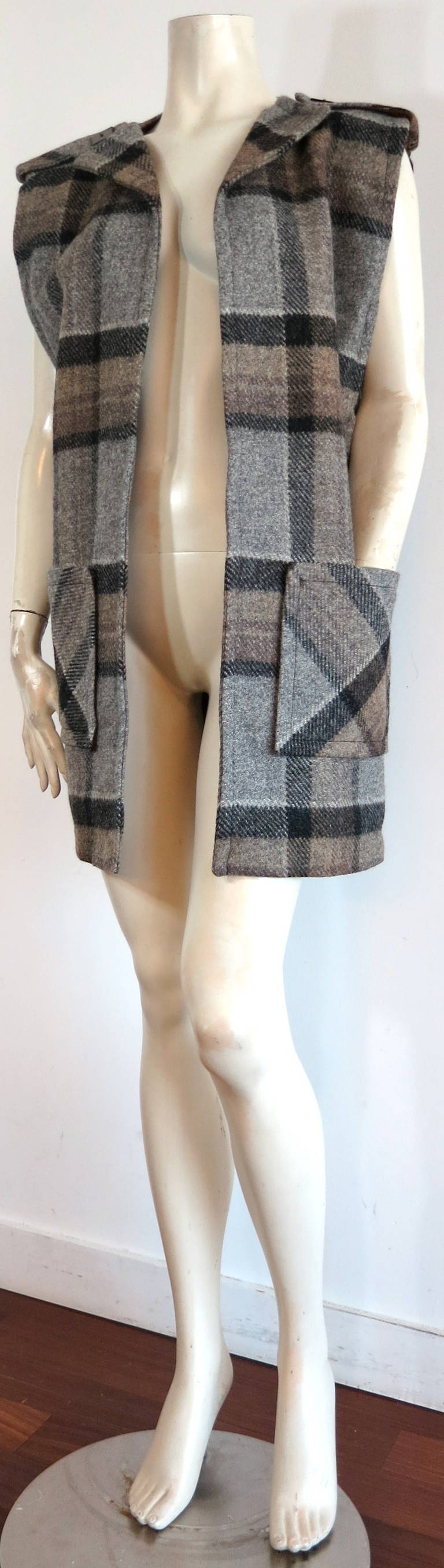 1970's BIBA Wool plaid sleeveless coat.

This great sleeveless silhouette coat was designed by Barbara Hulanicki in England, during the early 1970's.

Open front design featuring twin shoulder epaulets with square-shape button closures.

Twin,