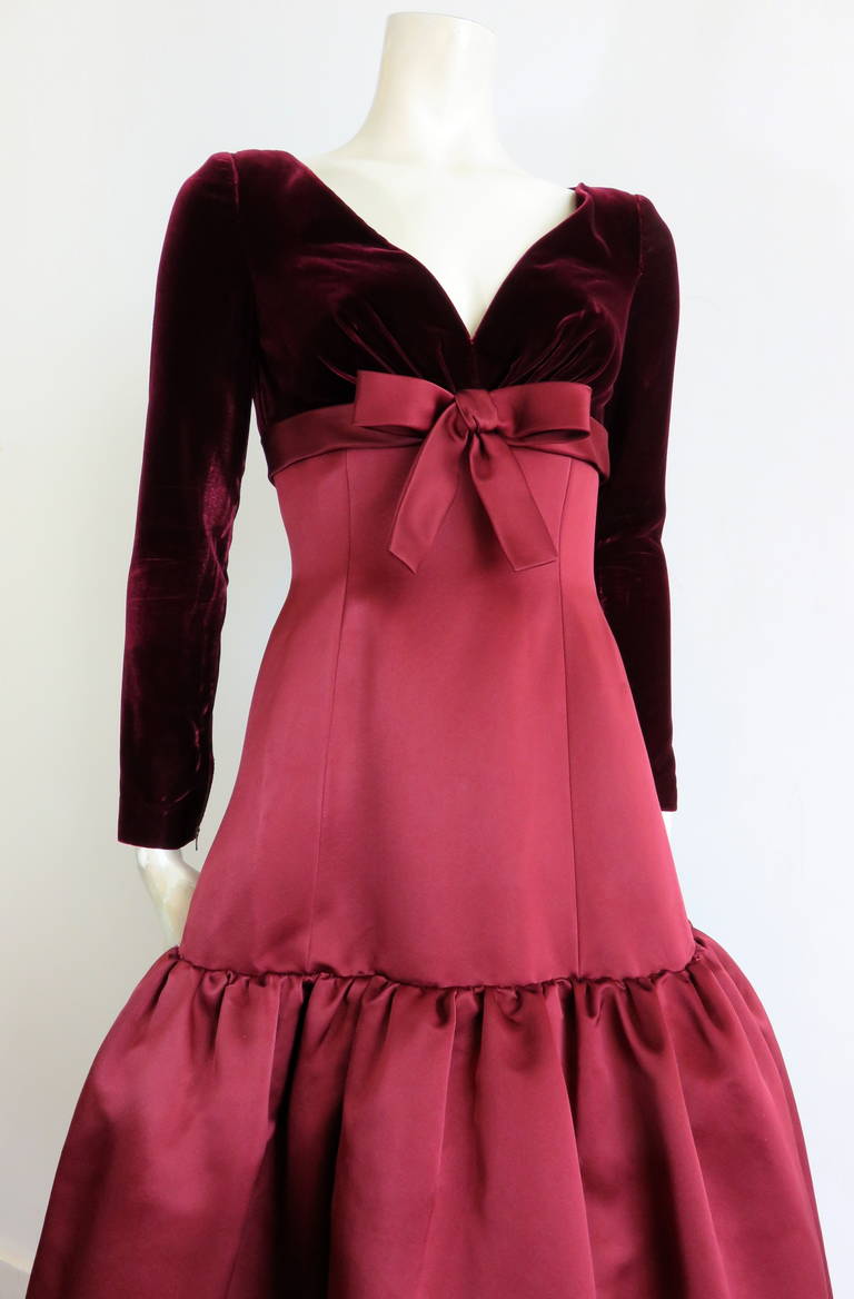 Red 1980's OSCAR DE LA RENTA Silk satin & velvet ball gown dress For Sale