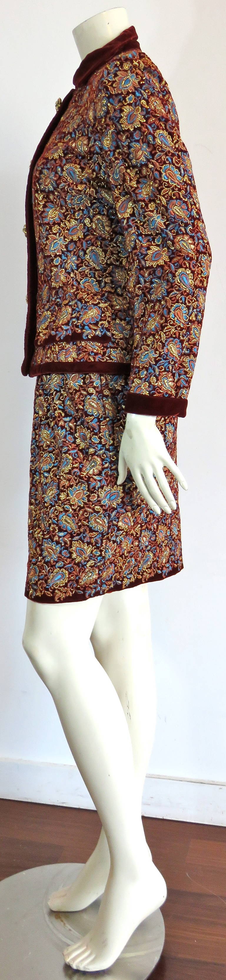 1980's OSCAR DE LA RENTA Embroidered velvet evening skirt suit For Sale 2