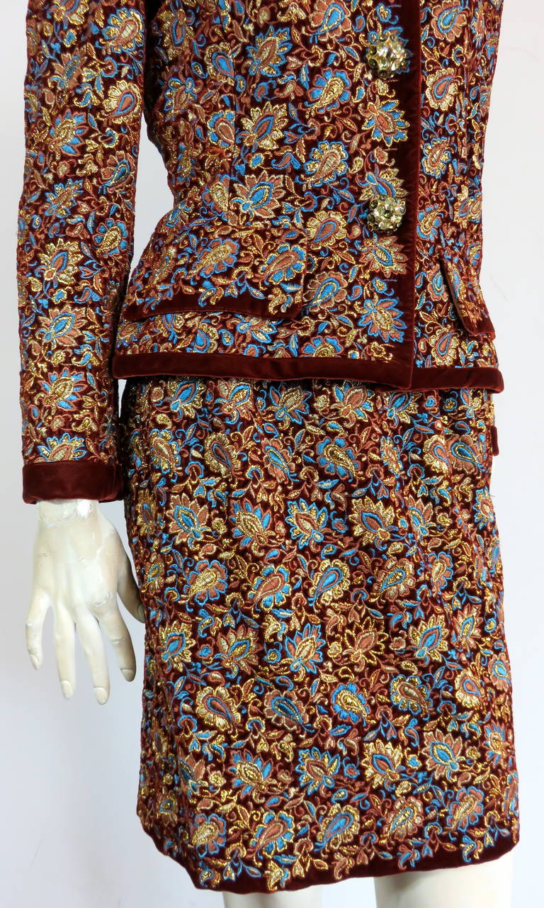 1980's OSCAR DE LA RENTA Embroidered velvet evening skirt suit For Sale 3