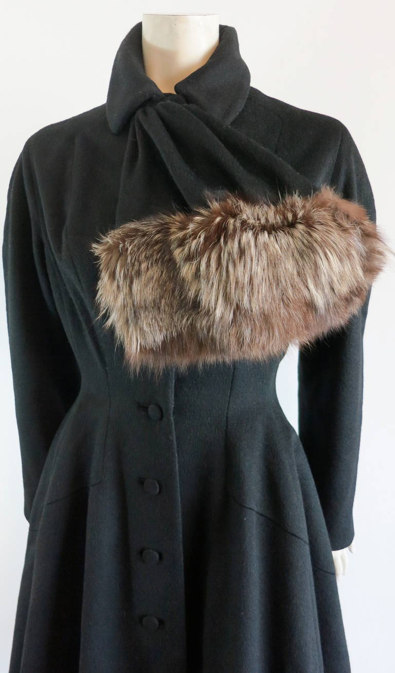 1950's LILLI ANN Black wool coat with fox fur trim In Good Condition In Newport Beach, CA