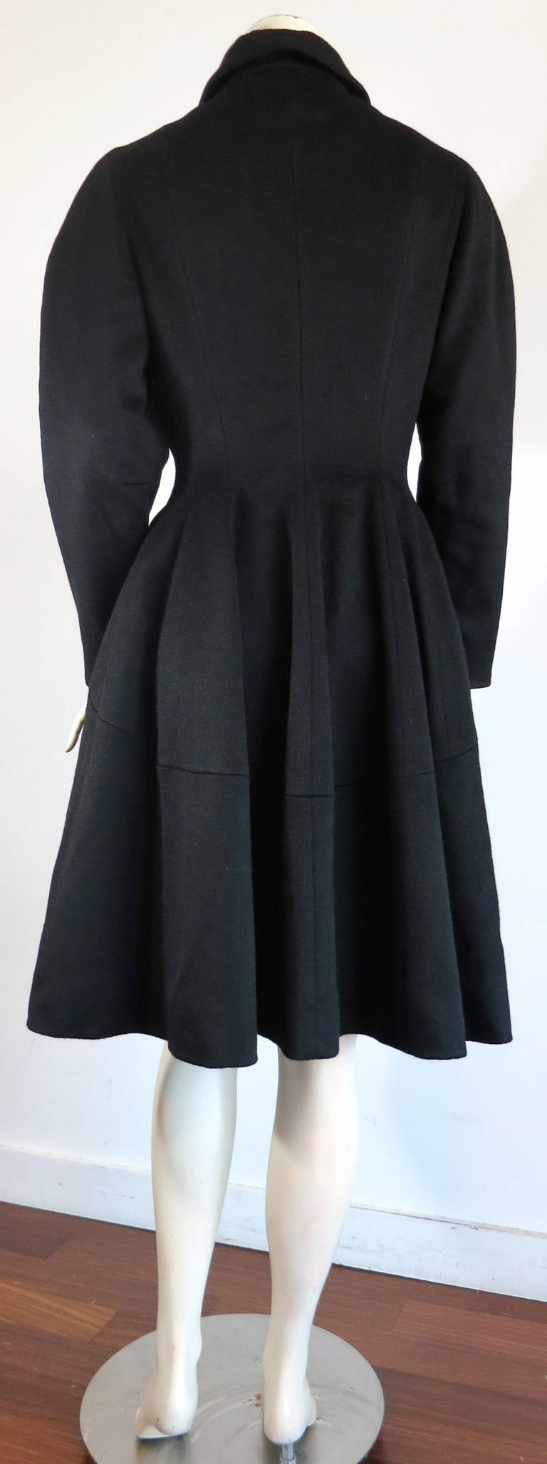 1950's LILLI ANN Black wool coat with fox fur trim 3