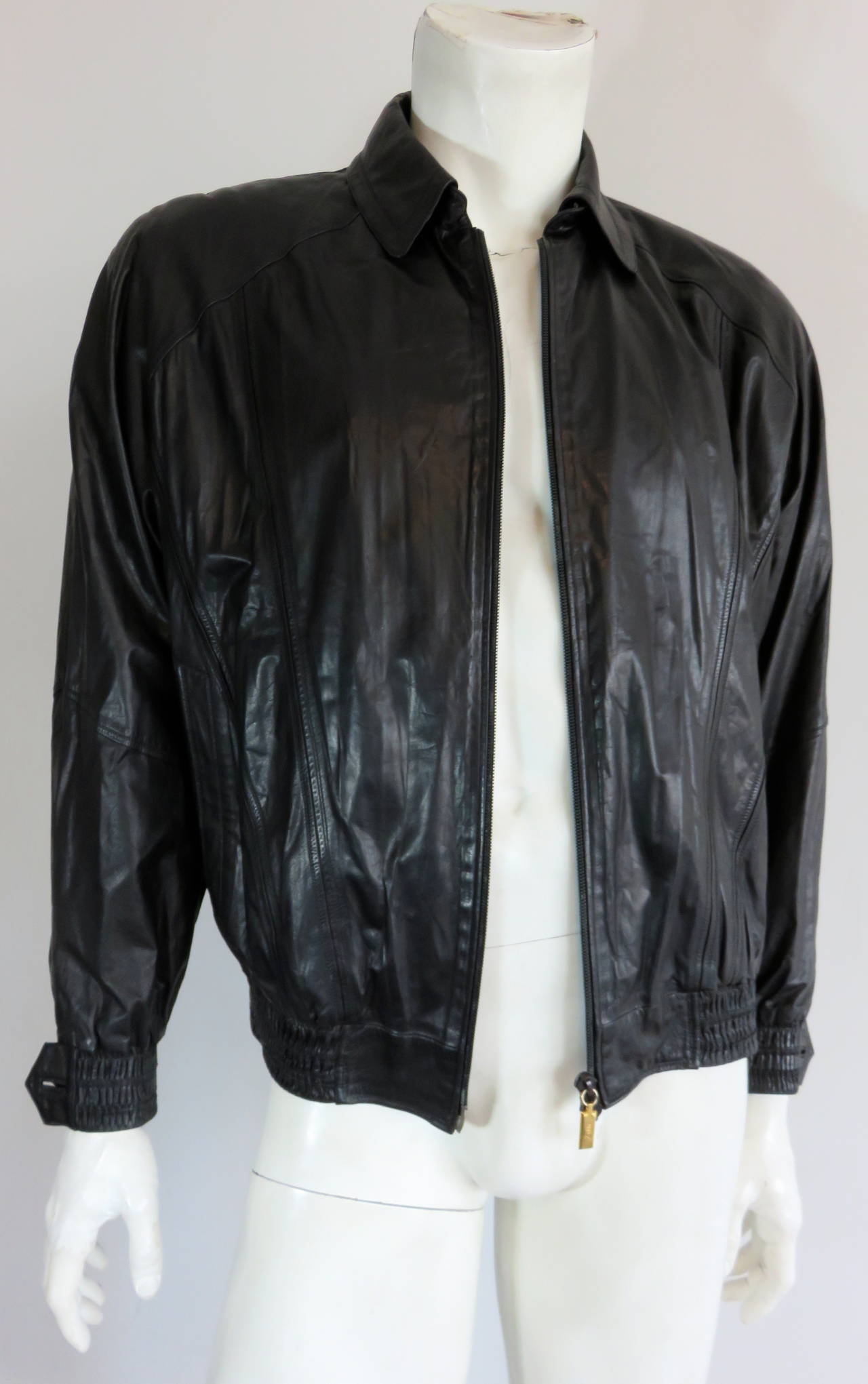 1980's ZILLI FRANCE Men's 'Chablis' model, calf leather jacket with printed silk lining.

The inside lining features a novelty, black and white, twill check print with twin, golden crests at the top and animal carved, walking sticks at the sides
