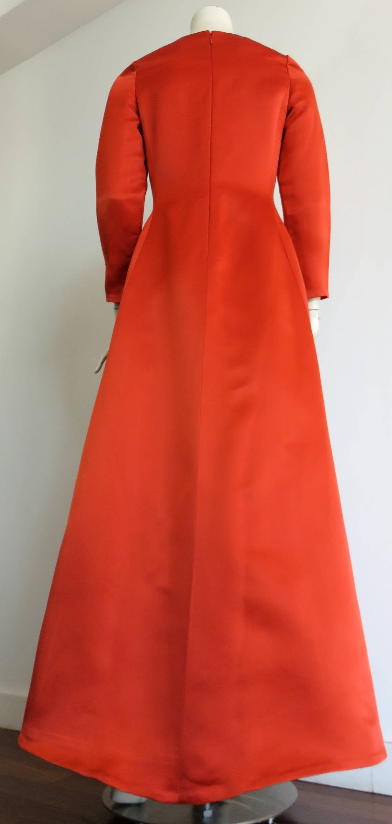 1970's BILL BLASS Silk satin evening gown dress In Excellent Condition For Sale In Newport Beach, CA
