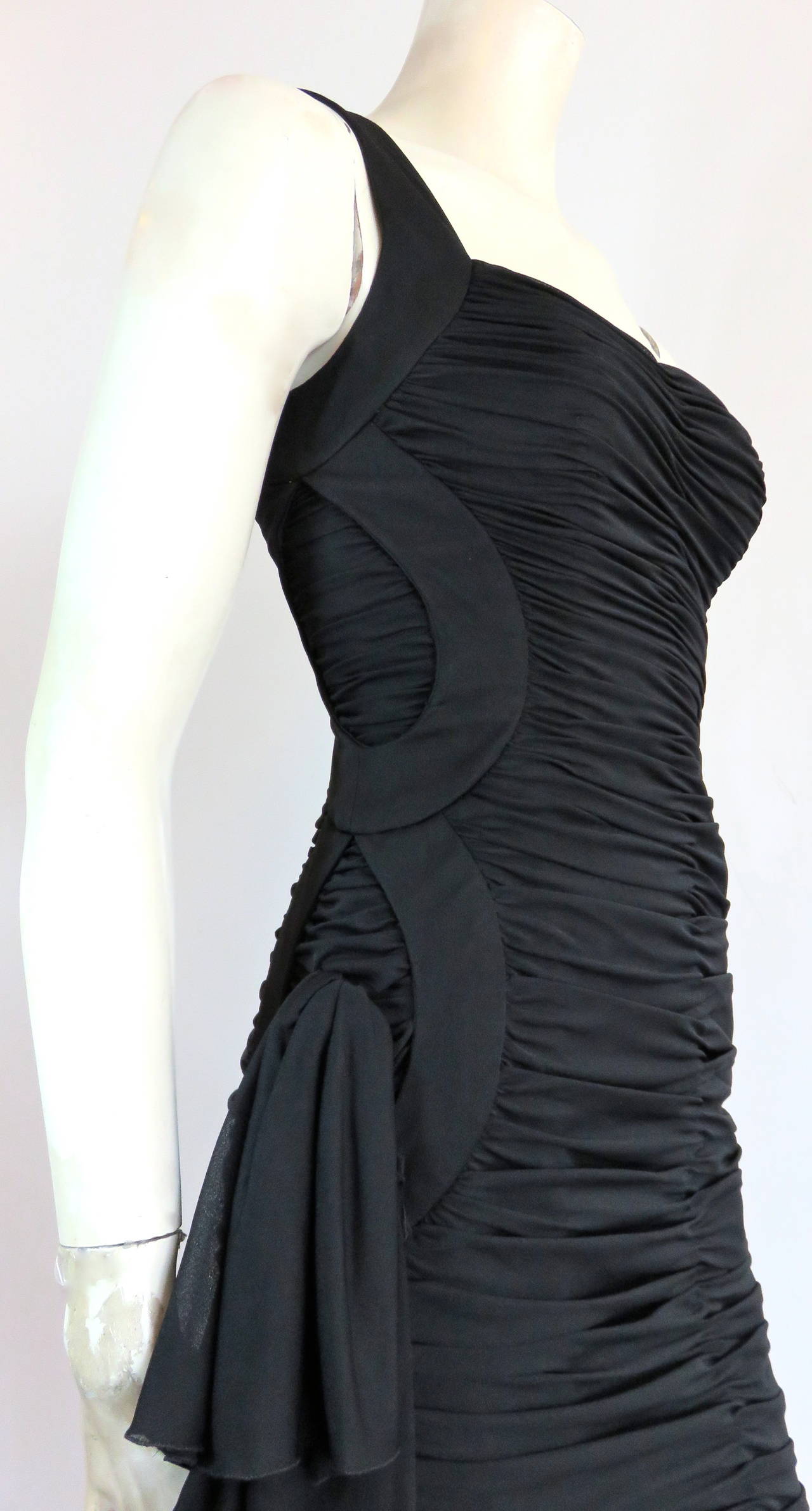 1980's LORIS AZZARO 'Three ring' ruché cocktail dress In Excellent Condition For Sale In Newport Beach, CA