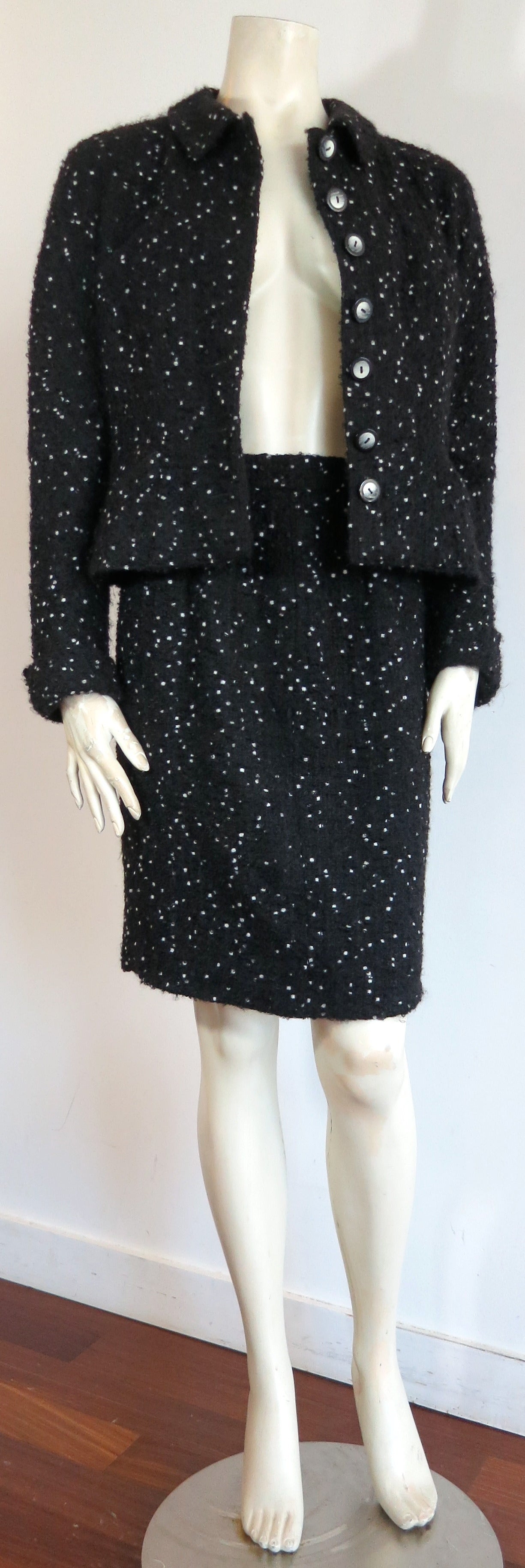 1980's VALENTINO Confetti bouclé 2pc. skirt suit In Good Condition For Sale In Newport Beach, CA