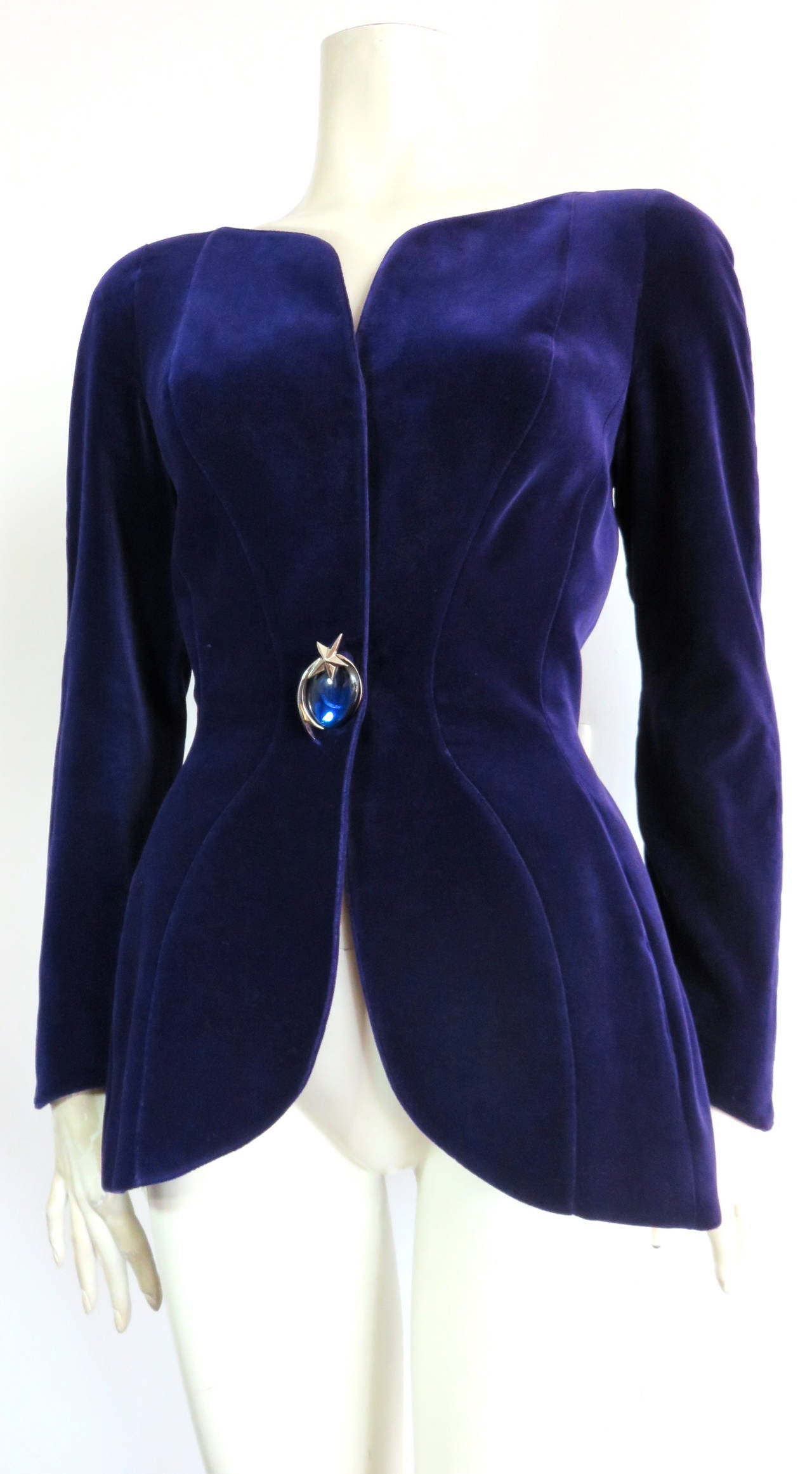 Stunning, 1980's THIERRY MUGLER, plush, velvet evening jacket.

Designed by Theirry Mugler in France during the 1980's, this gorgeous jacket features wonderful curvature seaming with a fitted waist silhouette.

Concealed, metal snaps at the